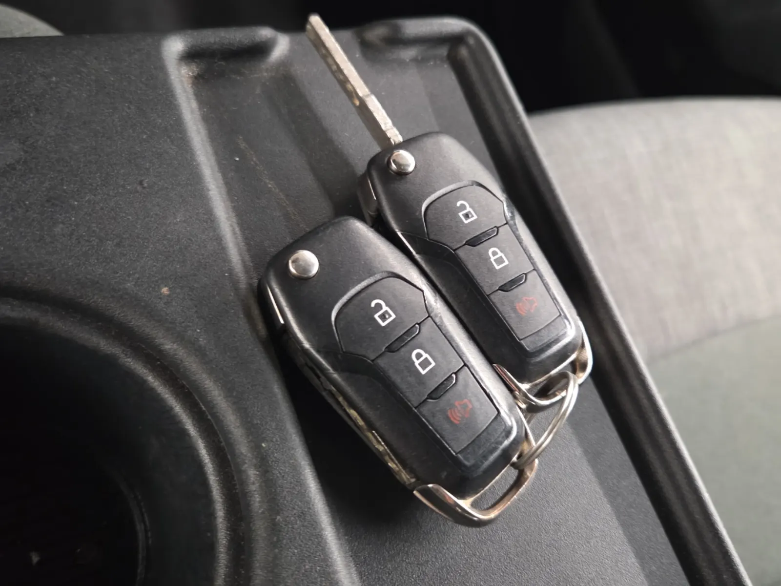 Keys/Fobs/Manual Photo