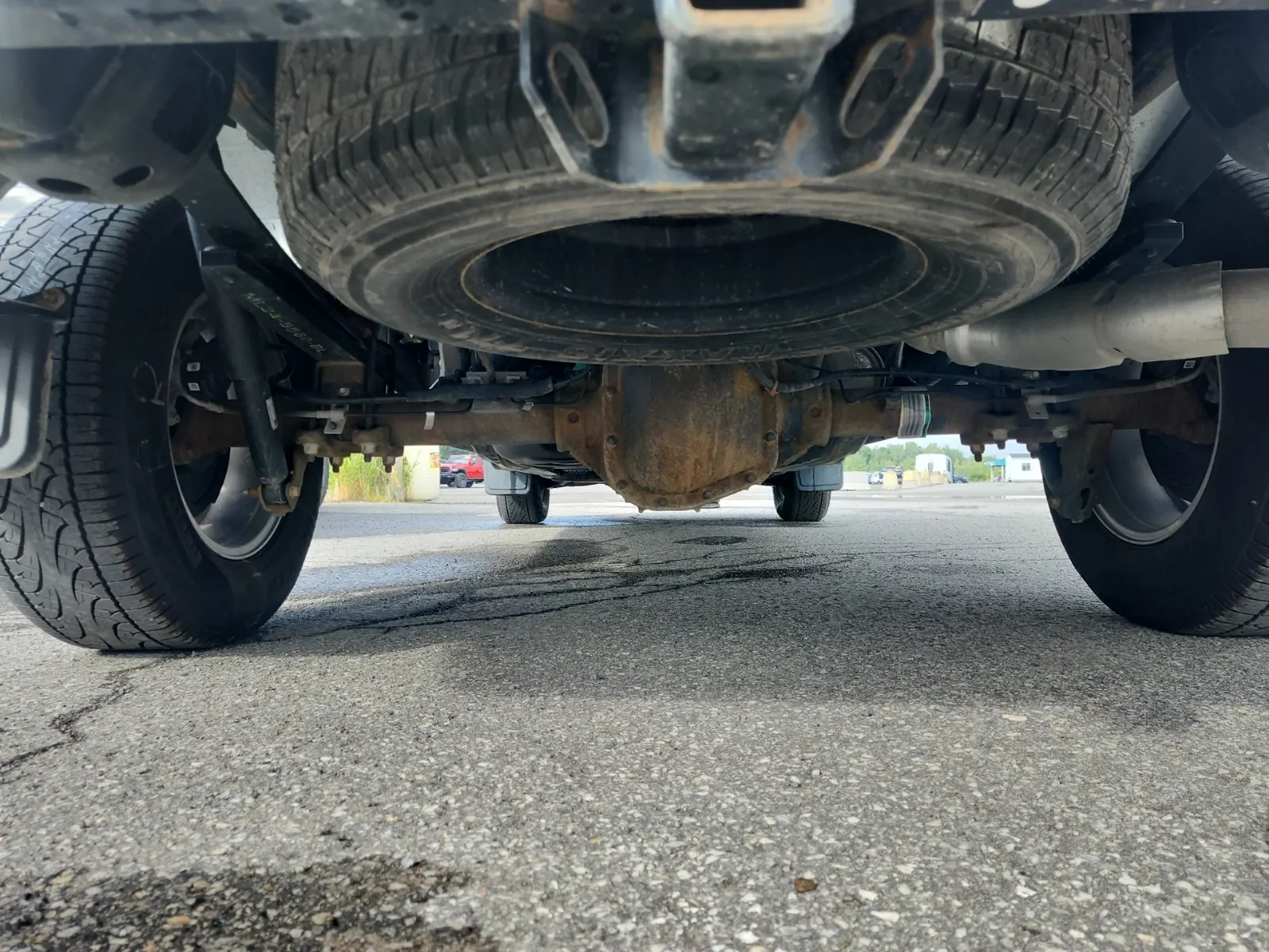 Undercarriage - Rear Photo
