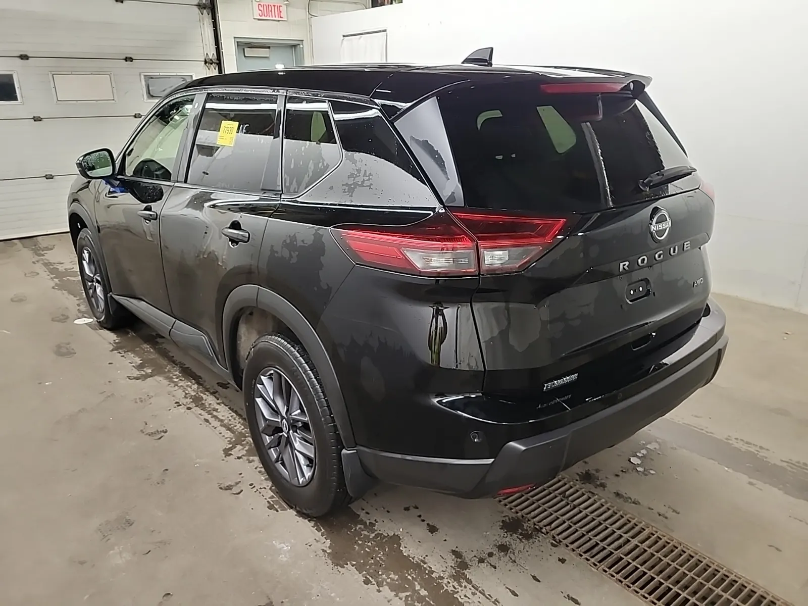 Driver Rear 3/4 Photo