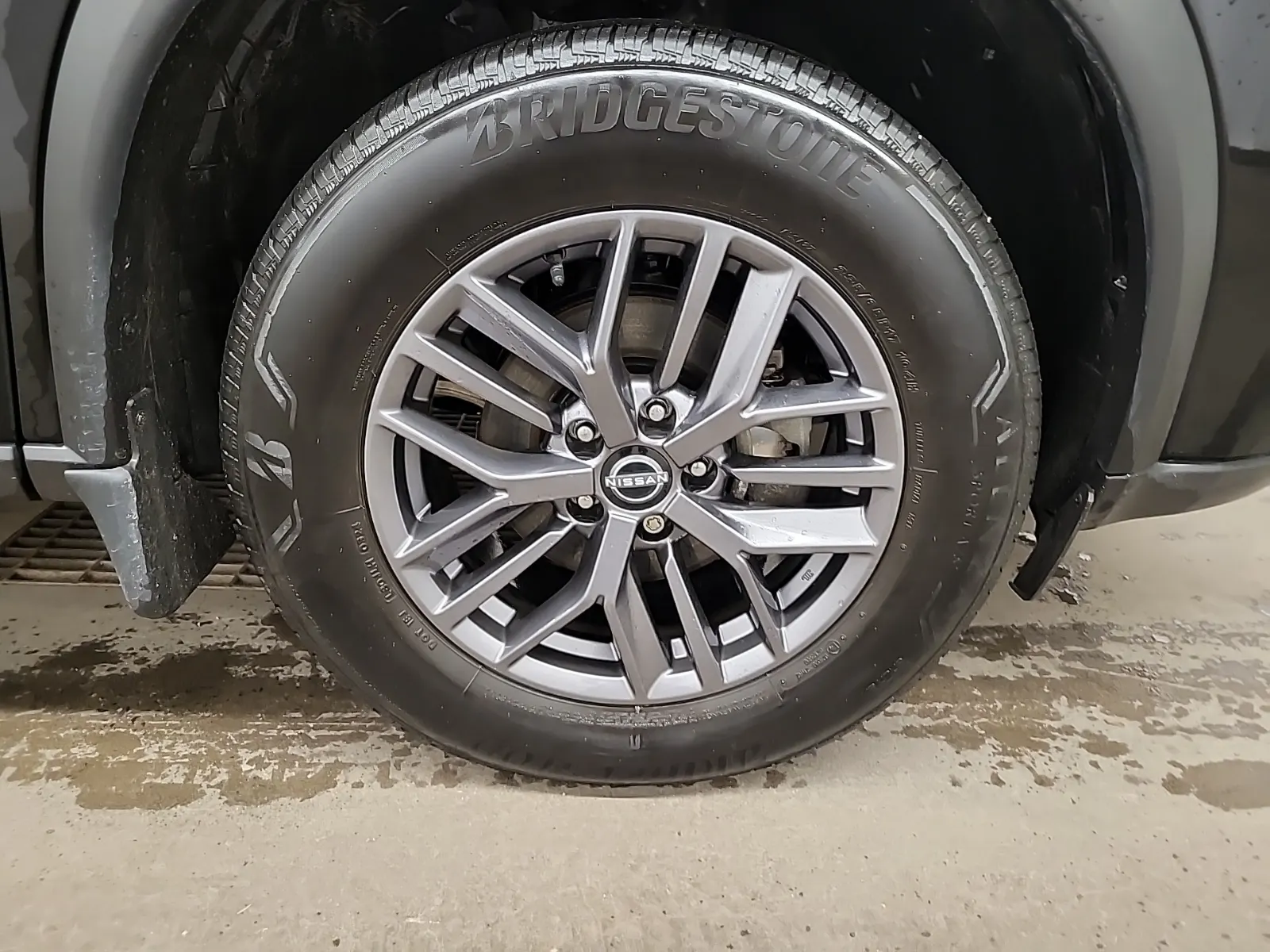 Right Front Wheel/Tire Photo