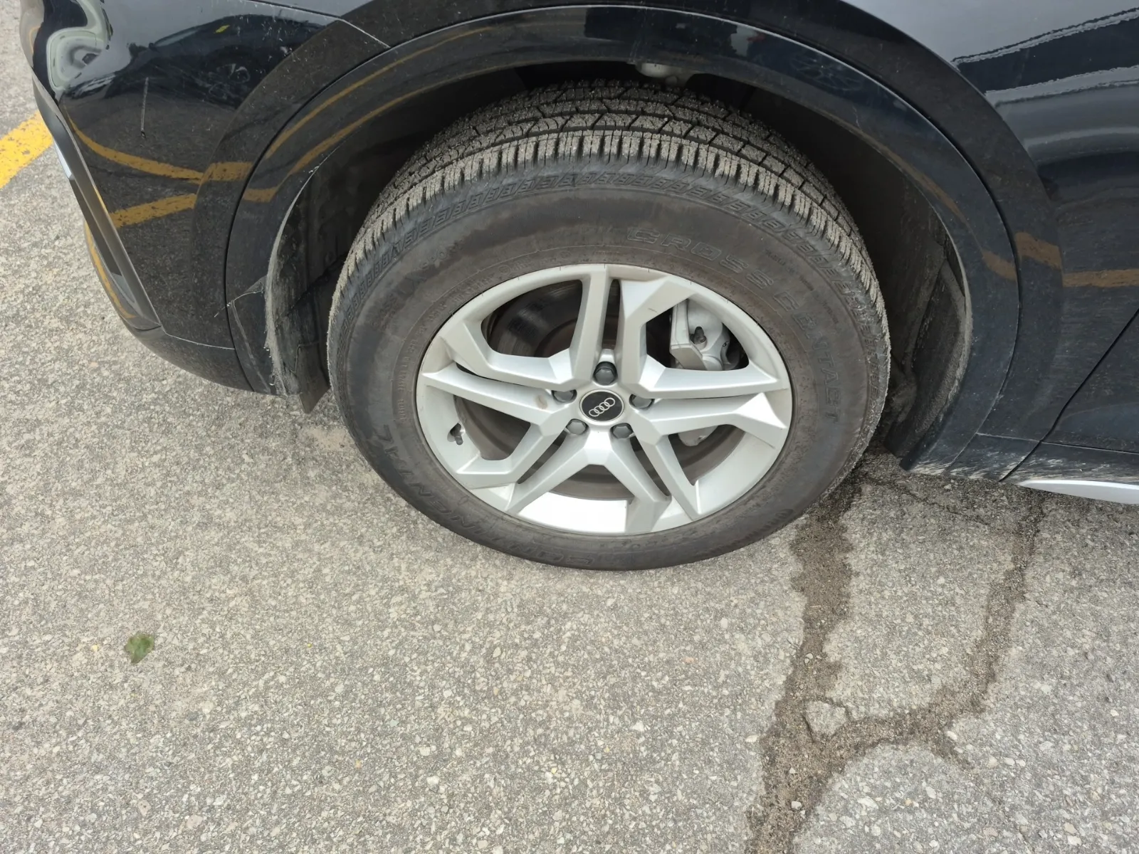 Front driver wheel/tire photo