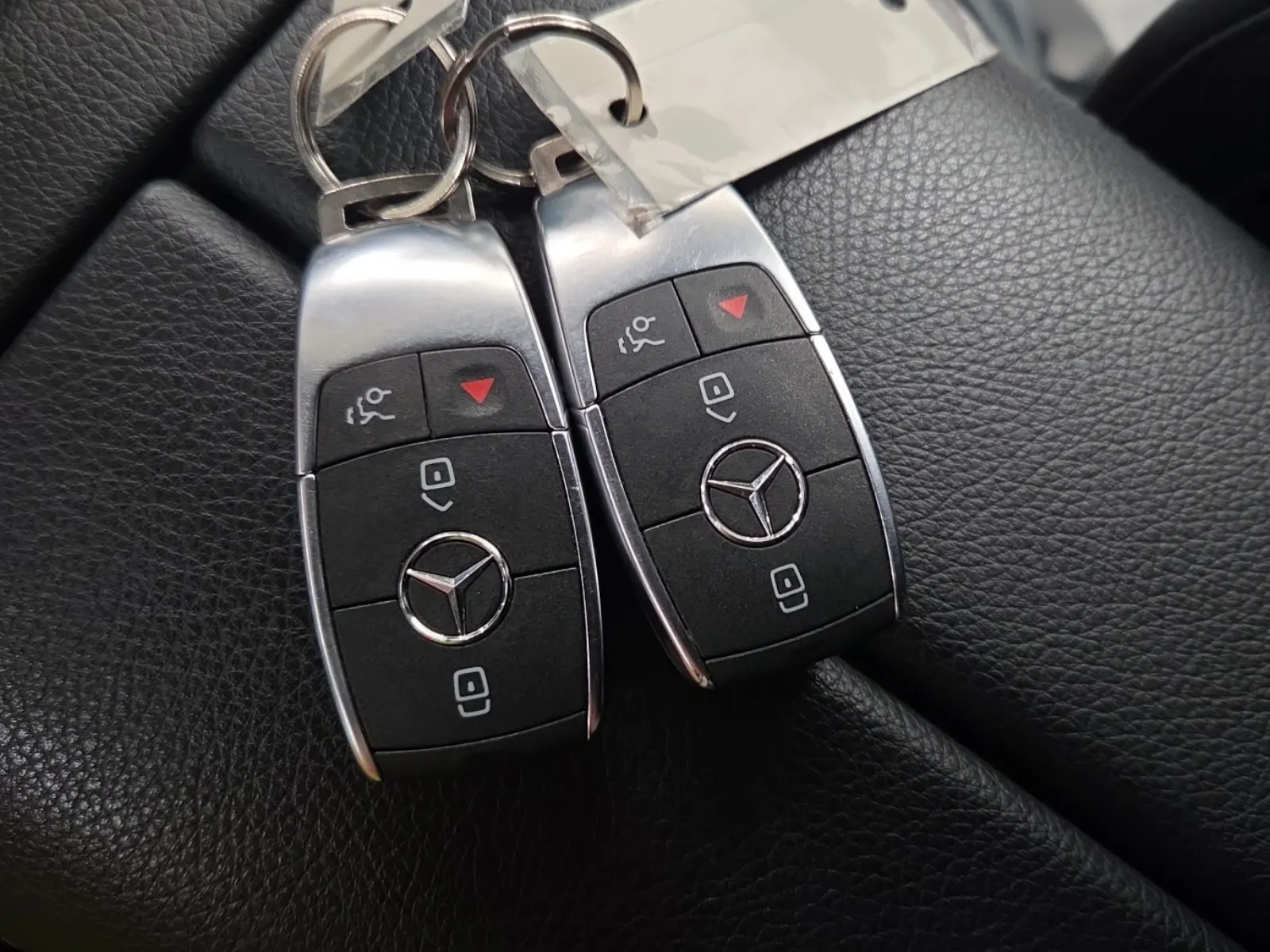 Keys/Fobs/Manual Photo