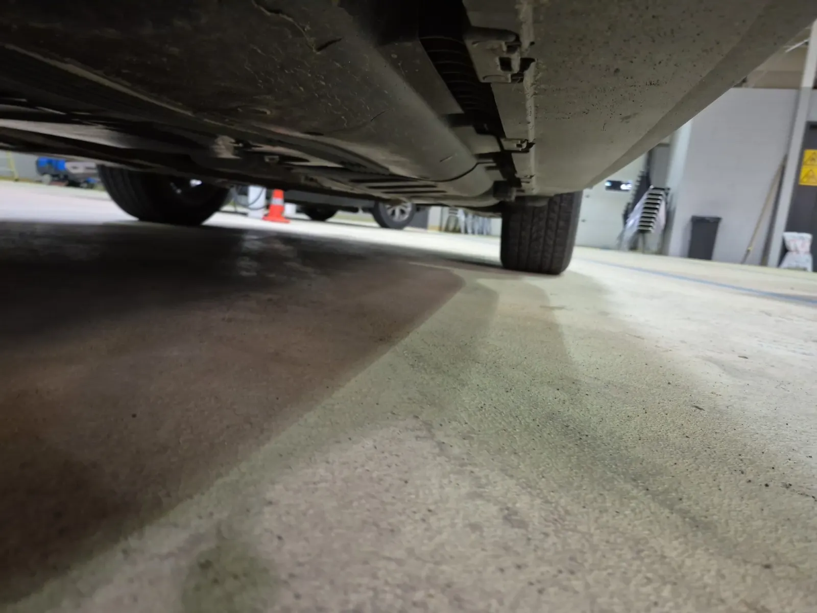 Undercarriage - Driver Photo