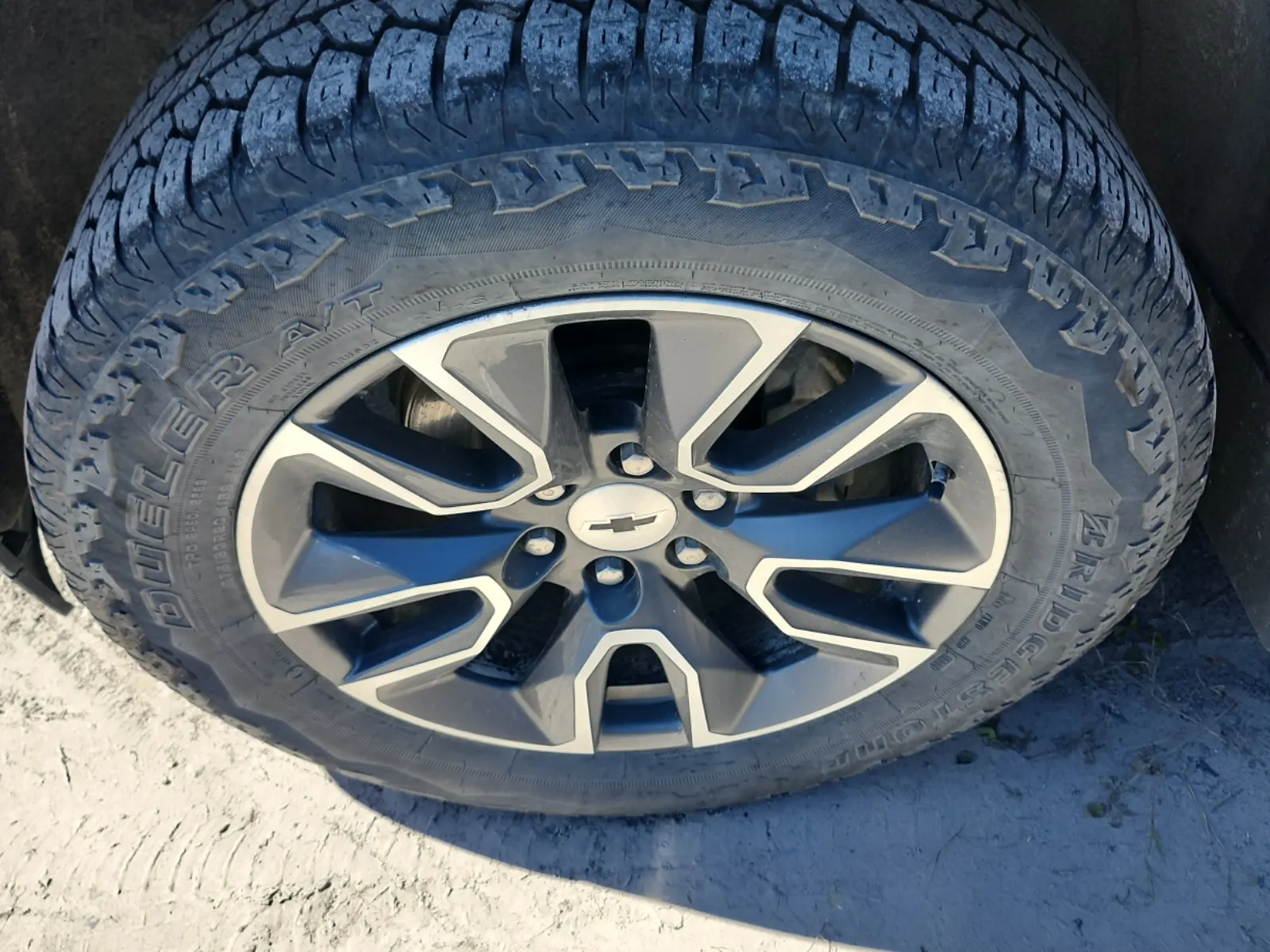 Front driver wheel/tire photo