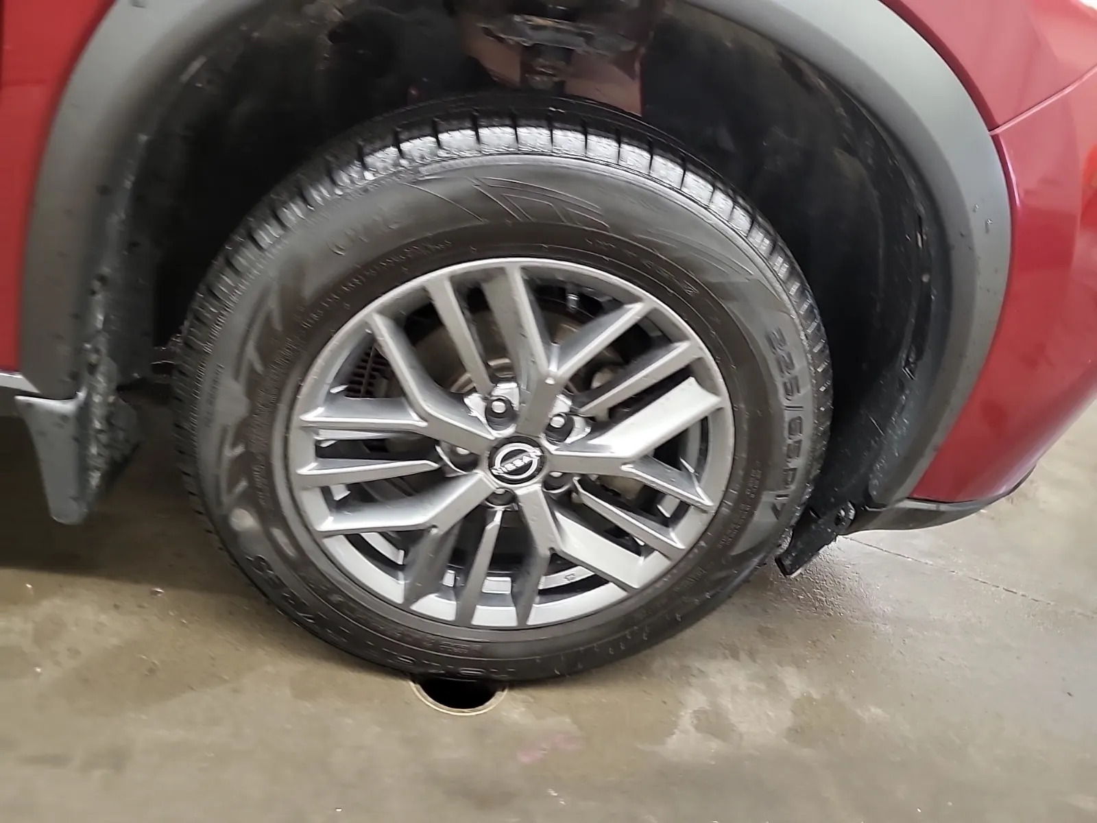 Right Front Wheel/Tire Photo