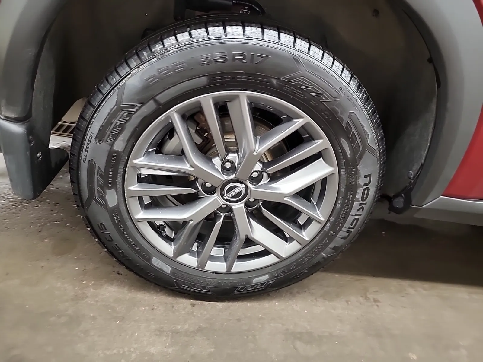 Right Rear Wheel/Tire Photo