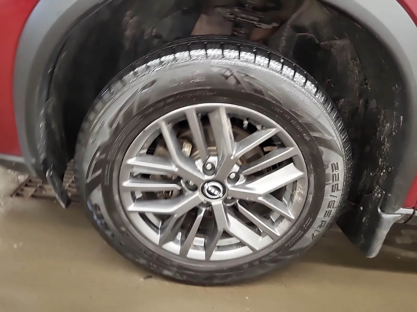 Front driver wheel/tire photo