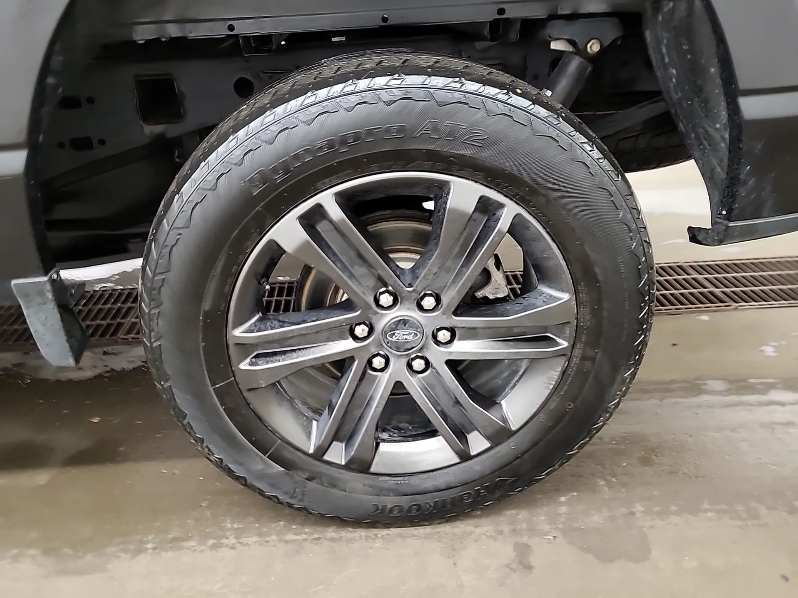 Left Rear Wheel/Tire Photo