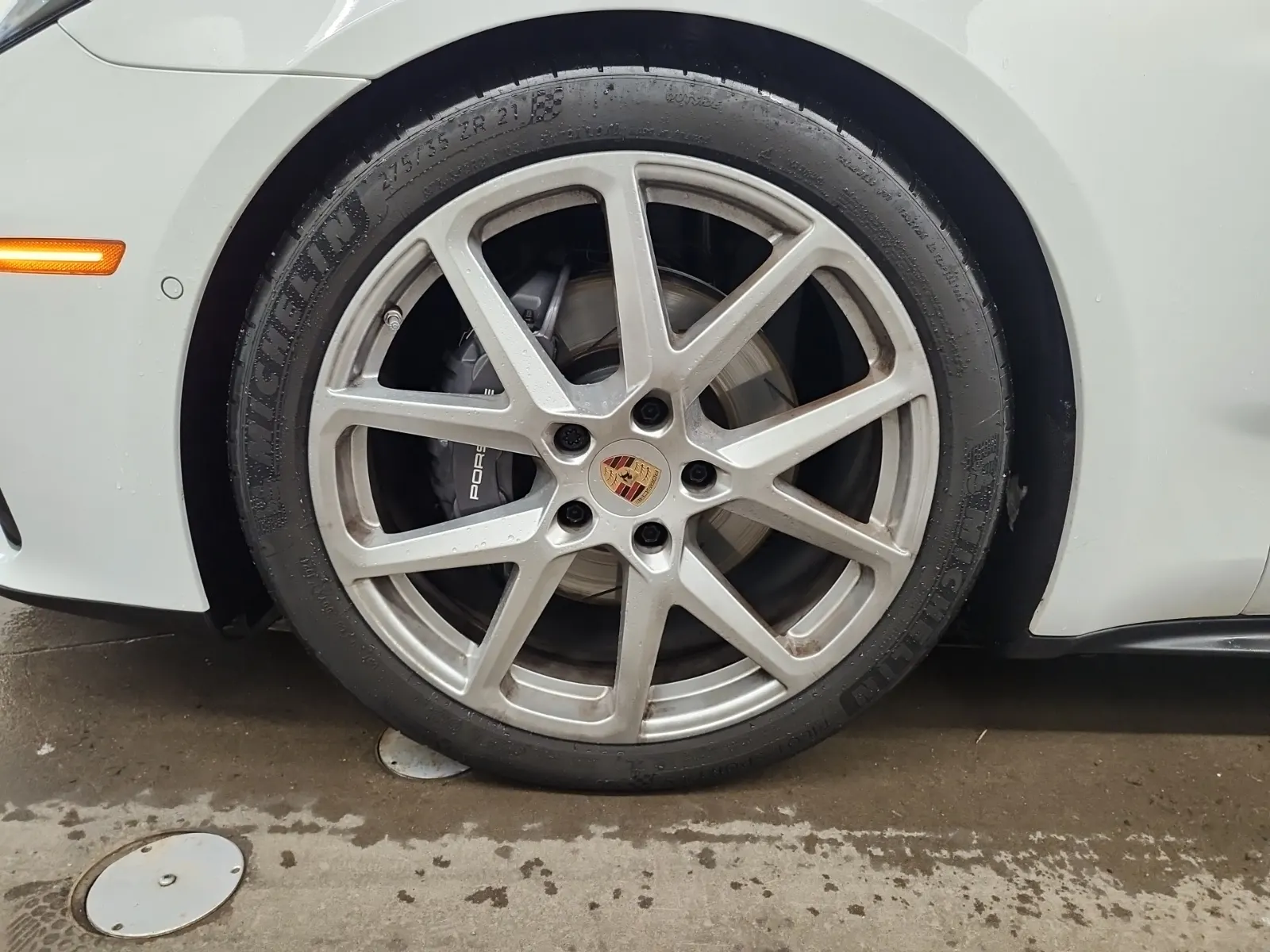 Front driver wheel/tire photo