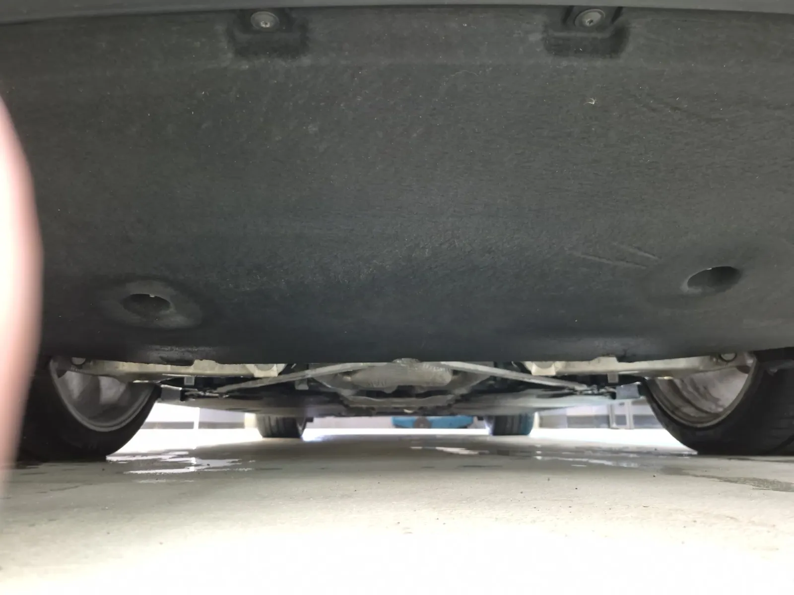 Undercarriage - Rear Photo