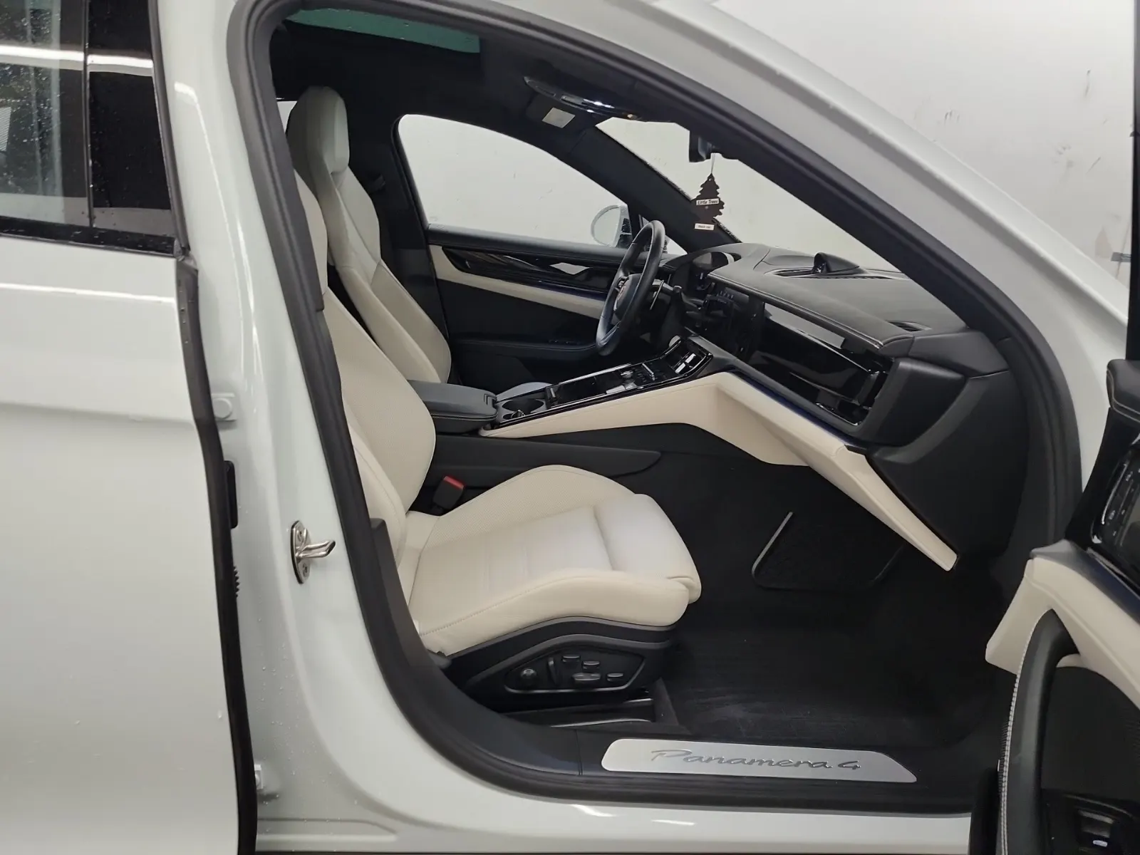 Right Side Interior Photo
