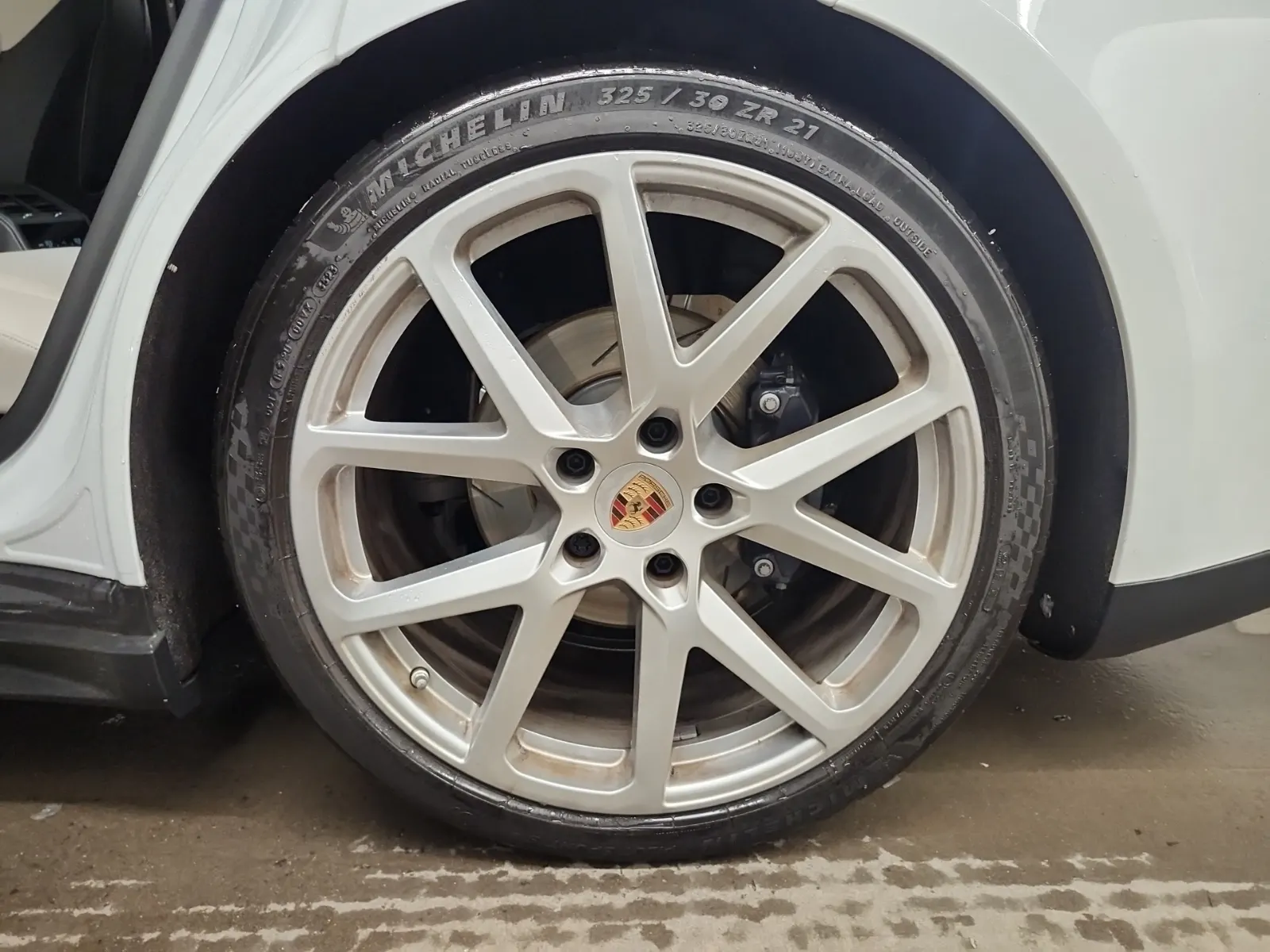 Left Rear Wheel/Tire Photo