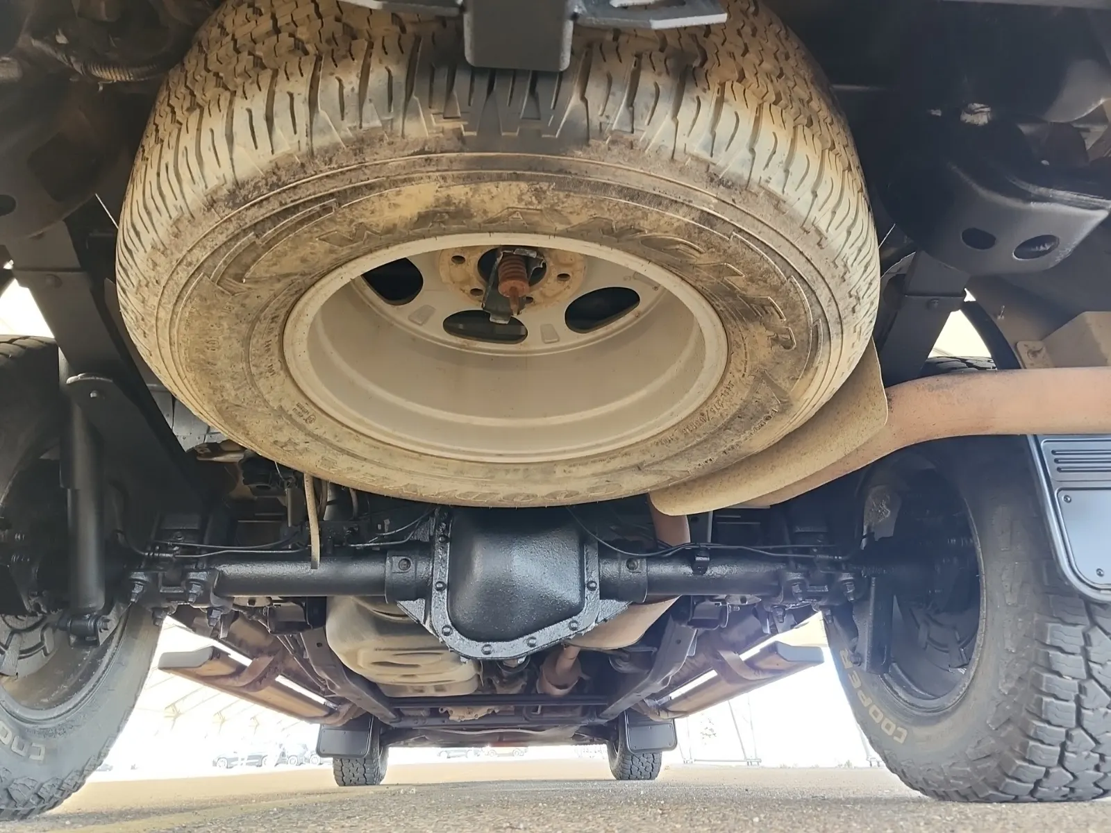Undercarriage - Rear Photo