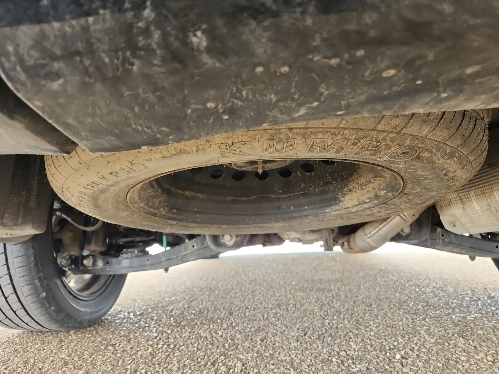 Undercarriage - Rear Photo