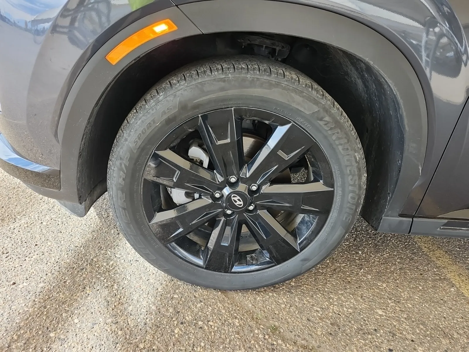 Front driver wheel/tire photo