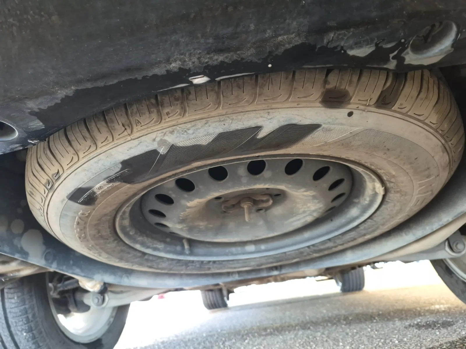 Spare Tire & Wheel Photo