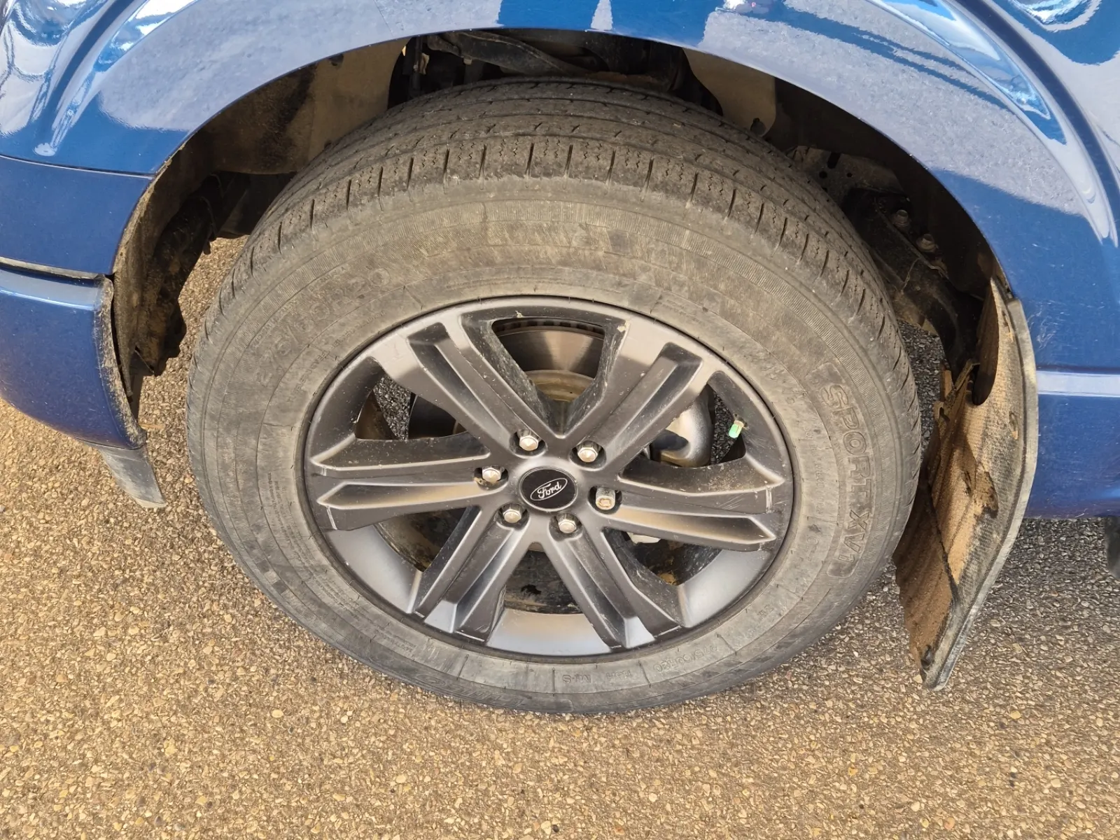 Front driver wheel/tire photo