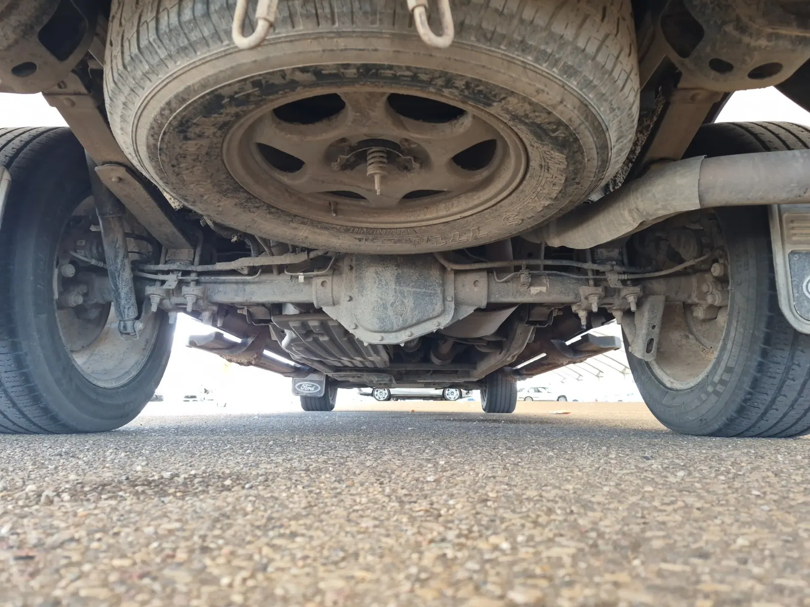 Undercarriage - Rear Photo