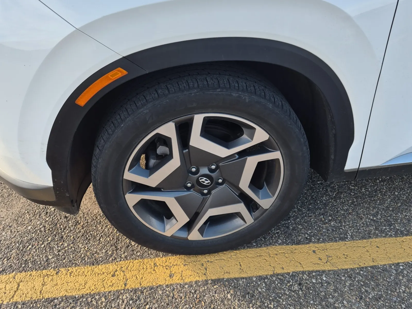 Front driver wheel/tire photo