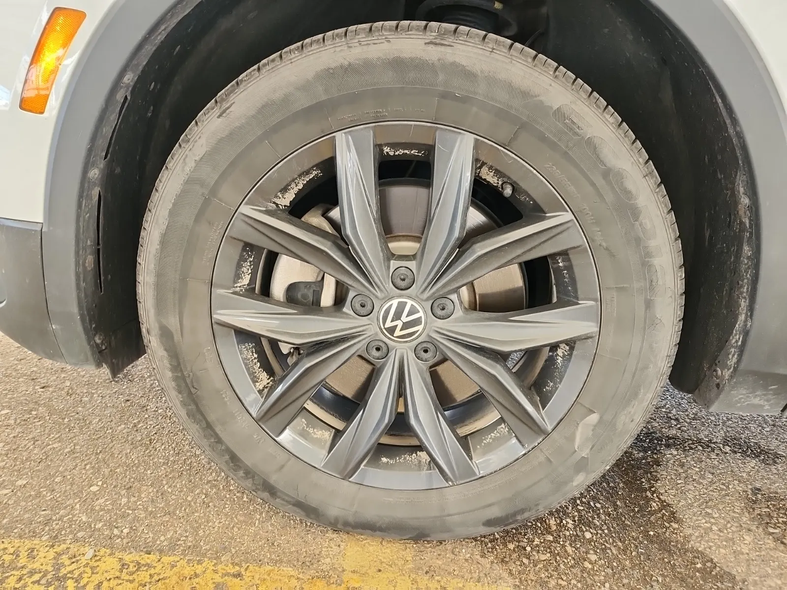 Front driver wheel/tire photo