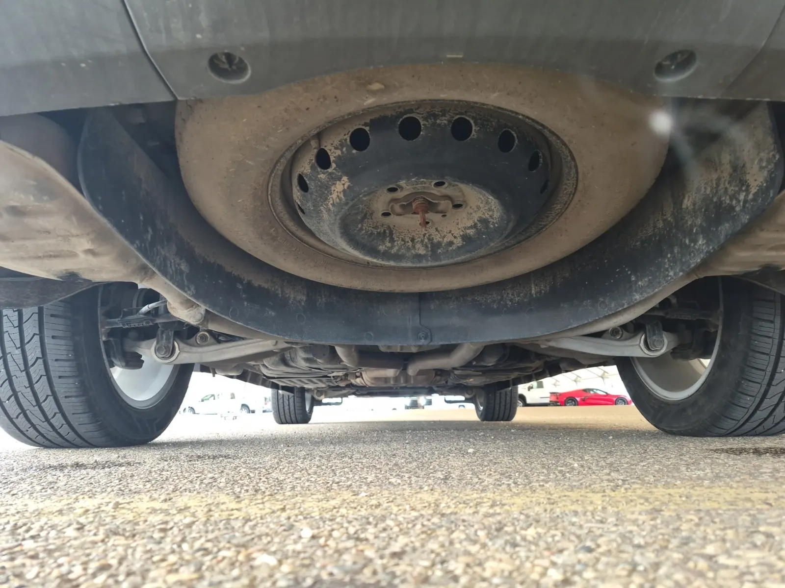 Undercarriage - Rear Photo