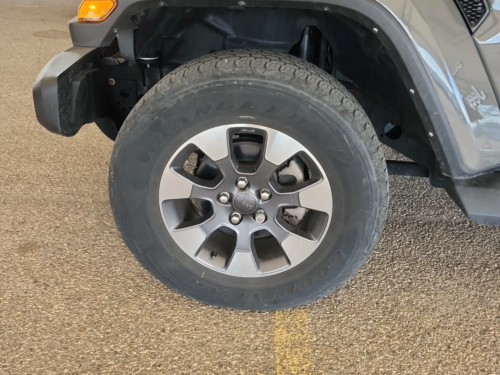 Front driver wheel/tire photo