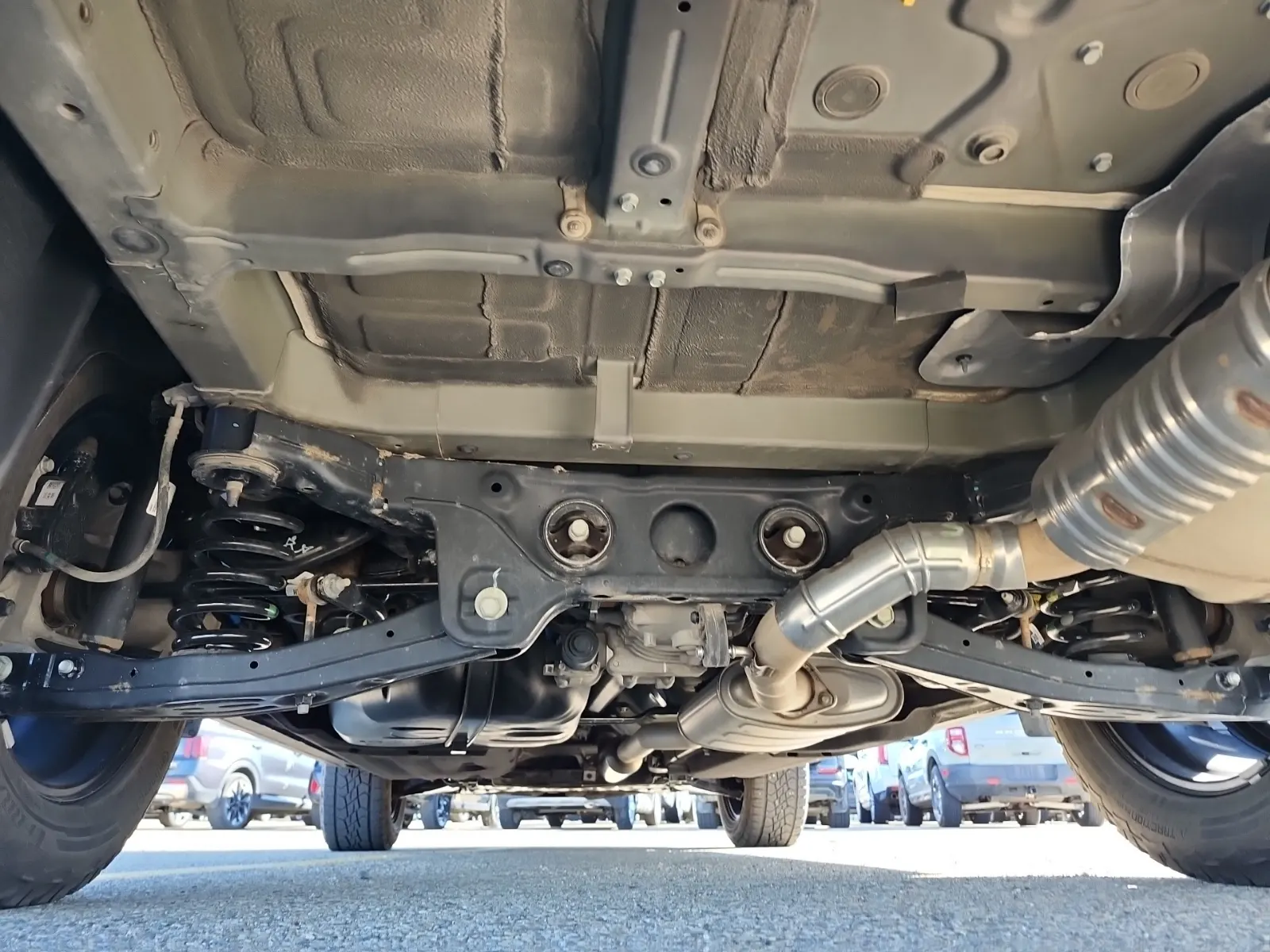 Undercarriage - Rear Photo