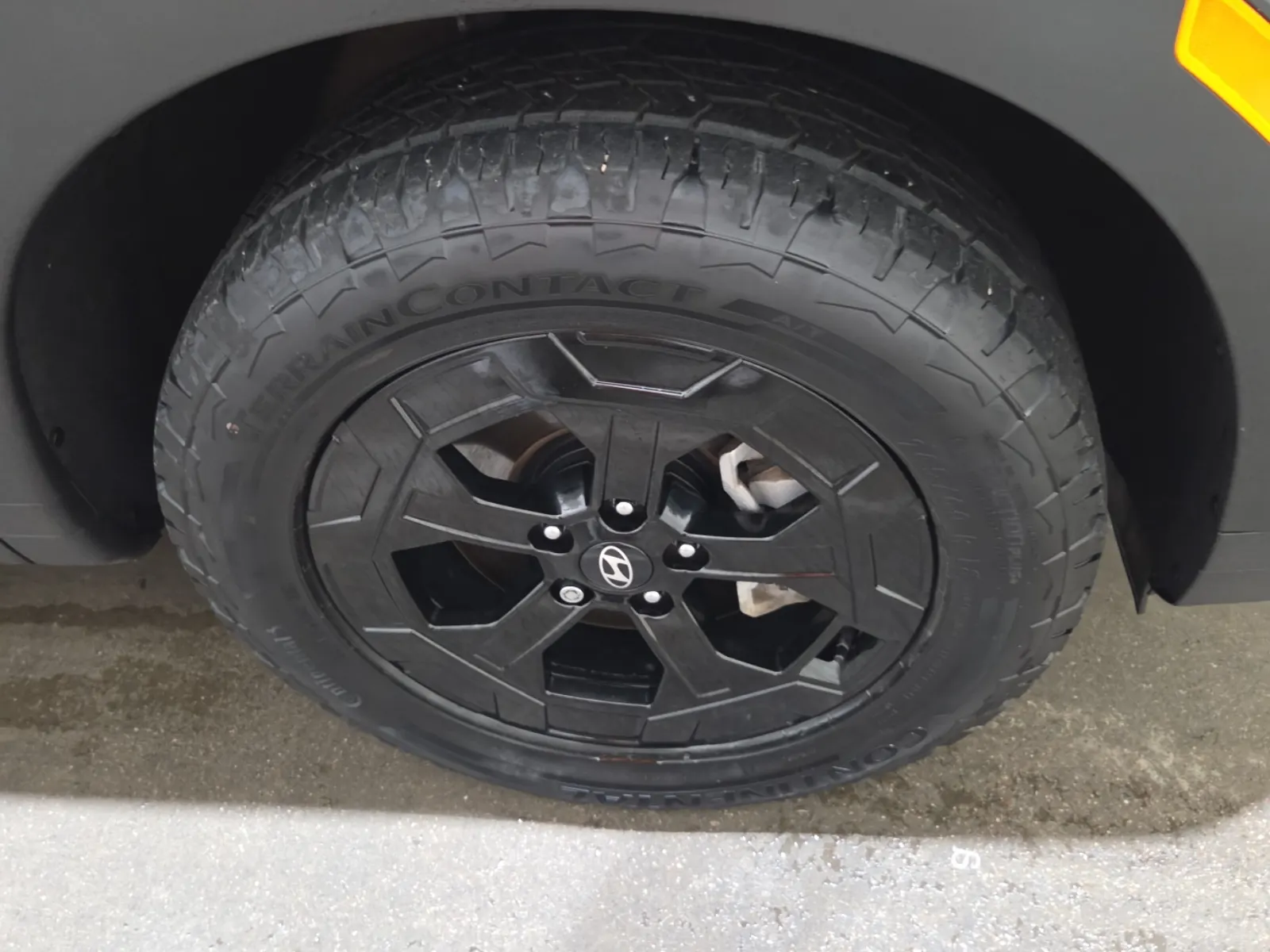 Right Front Wheel/Tire Photo
