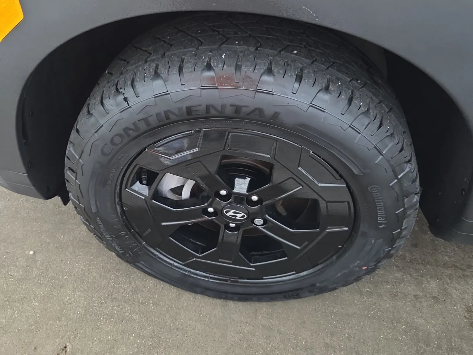 Front driver wheel/tire photo