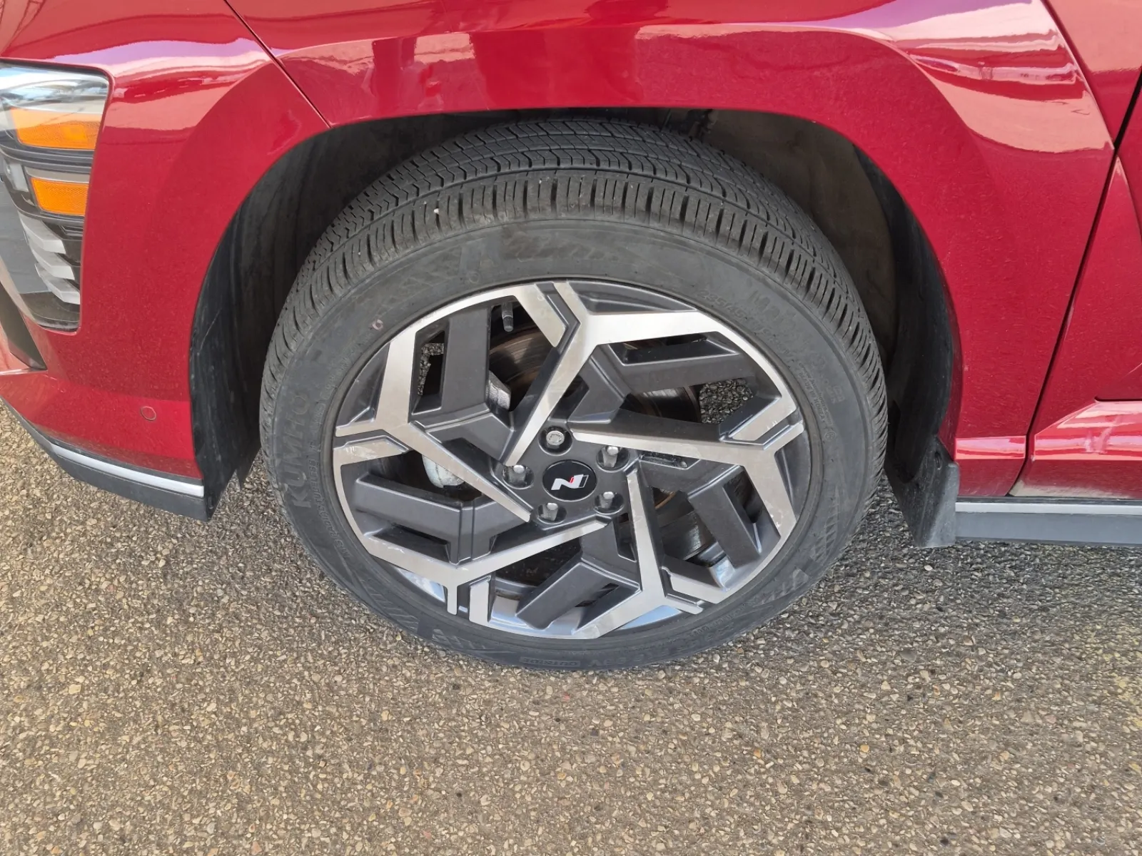 Front driver wheel/tire photo