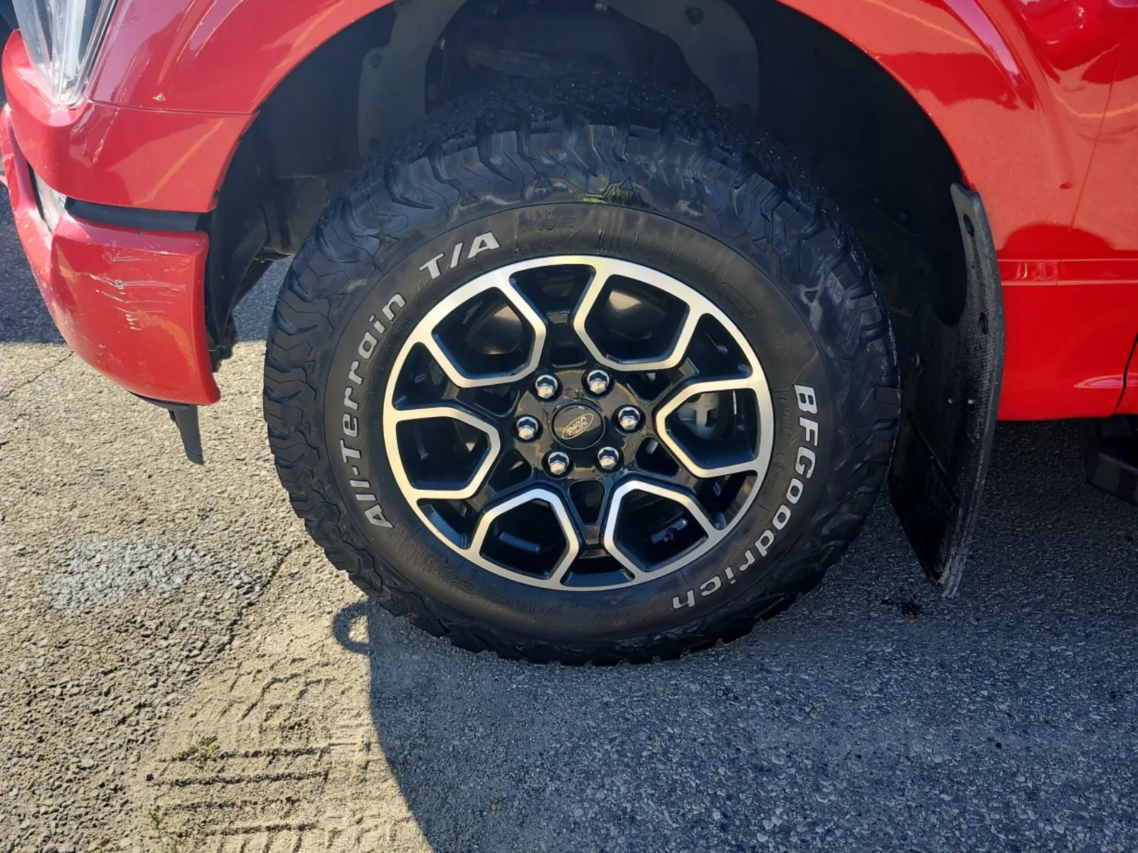 Front driver wheel/tire photo