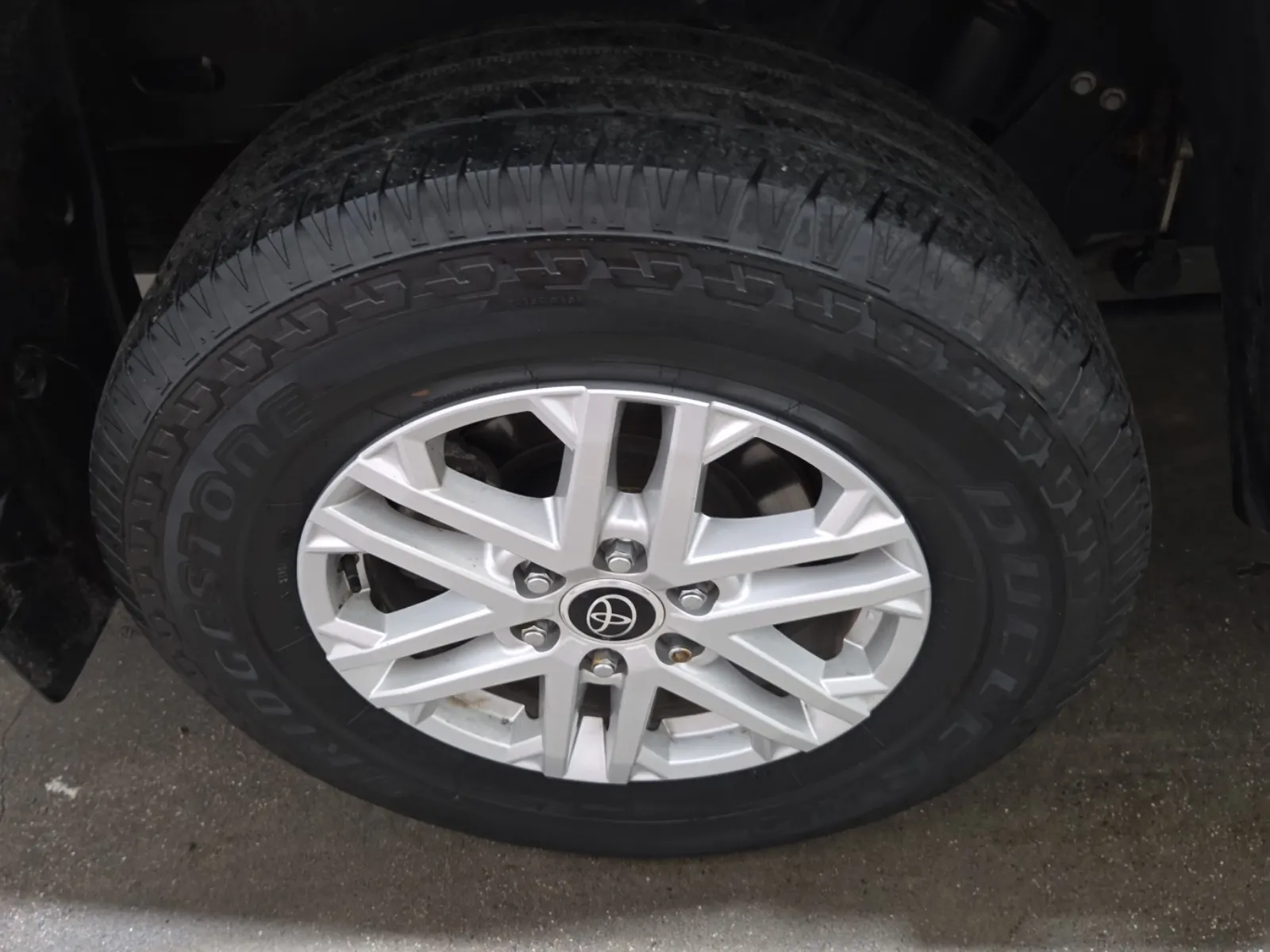 Right Rear Wheel/Tire Photo