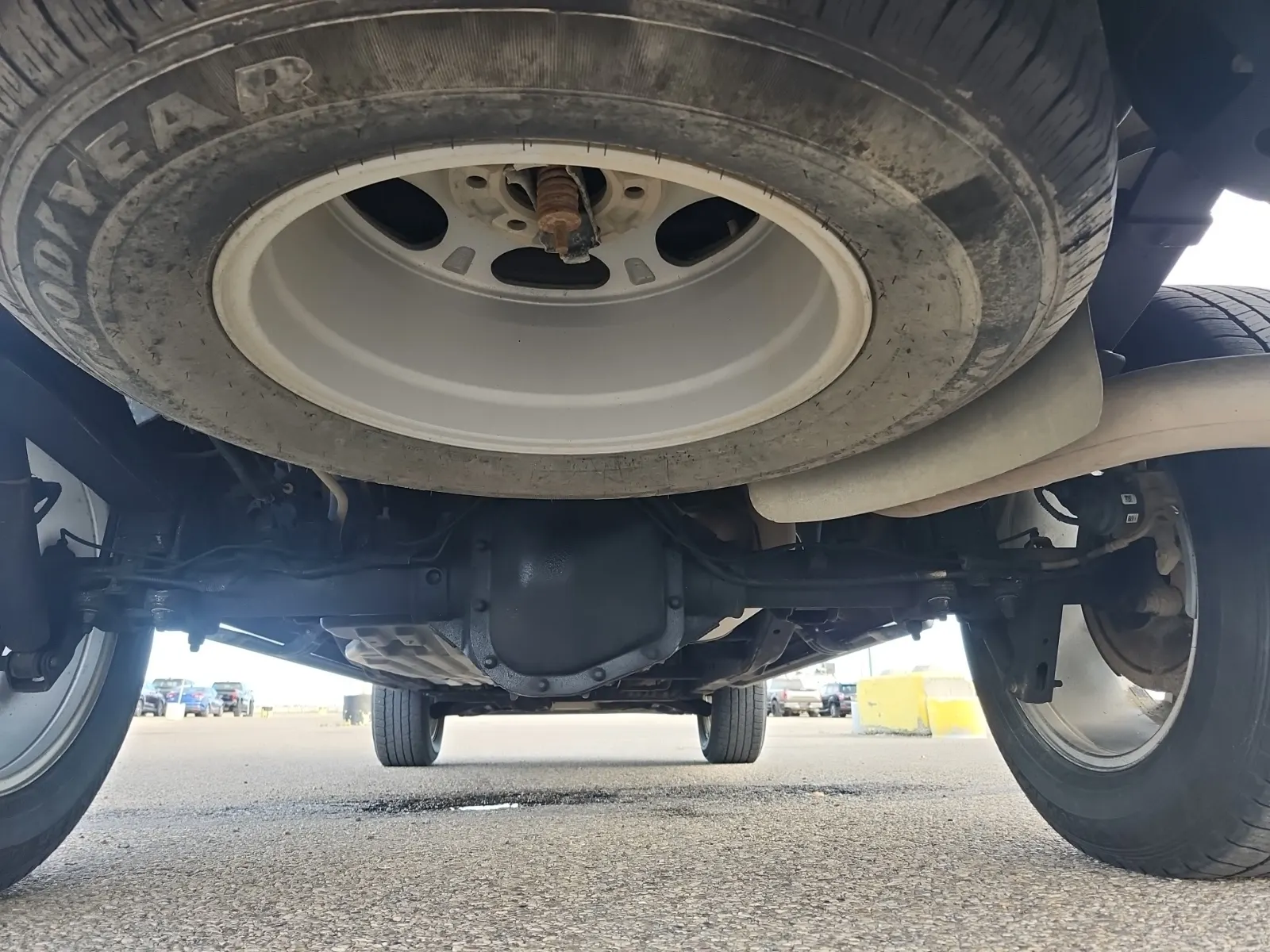 Undercarriage - Rear Photo