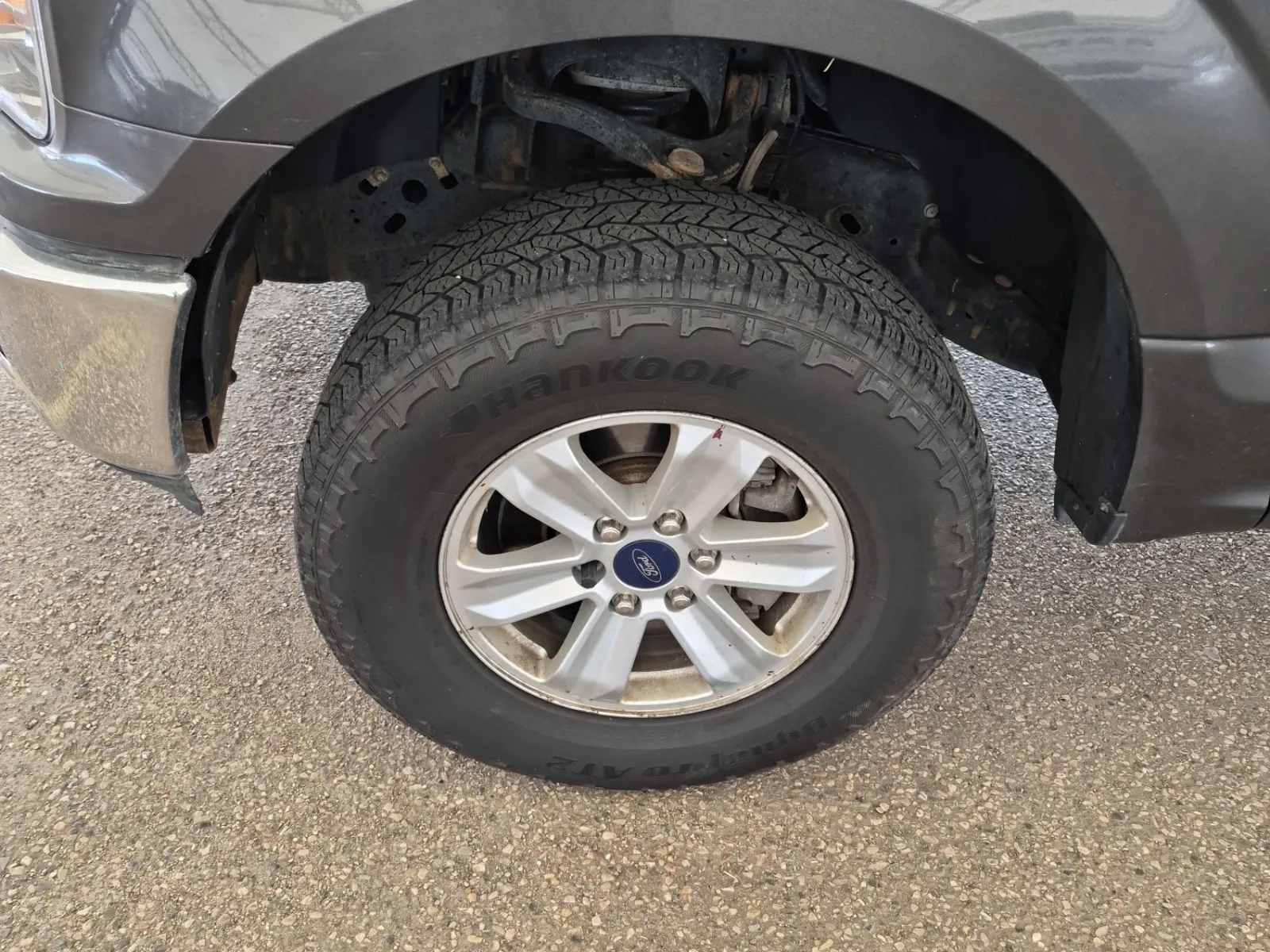 Front driver wheel/tire photo