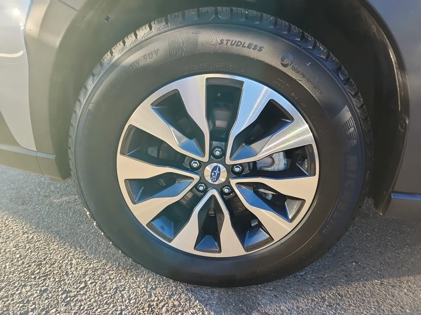 Front driver wheel/tire photo