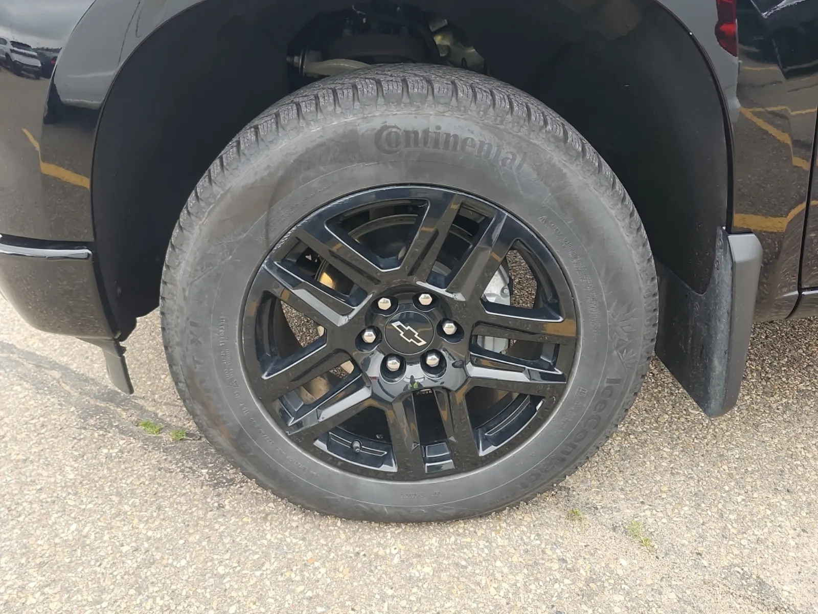 Front driver wheel/tire photo