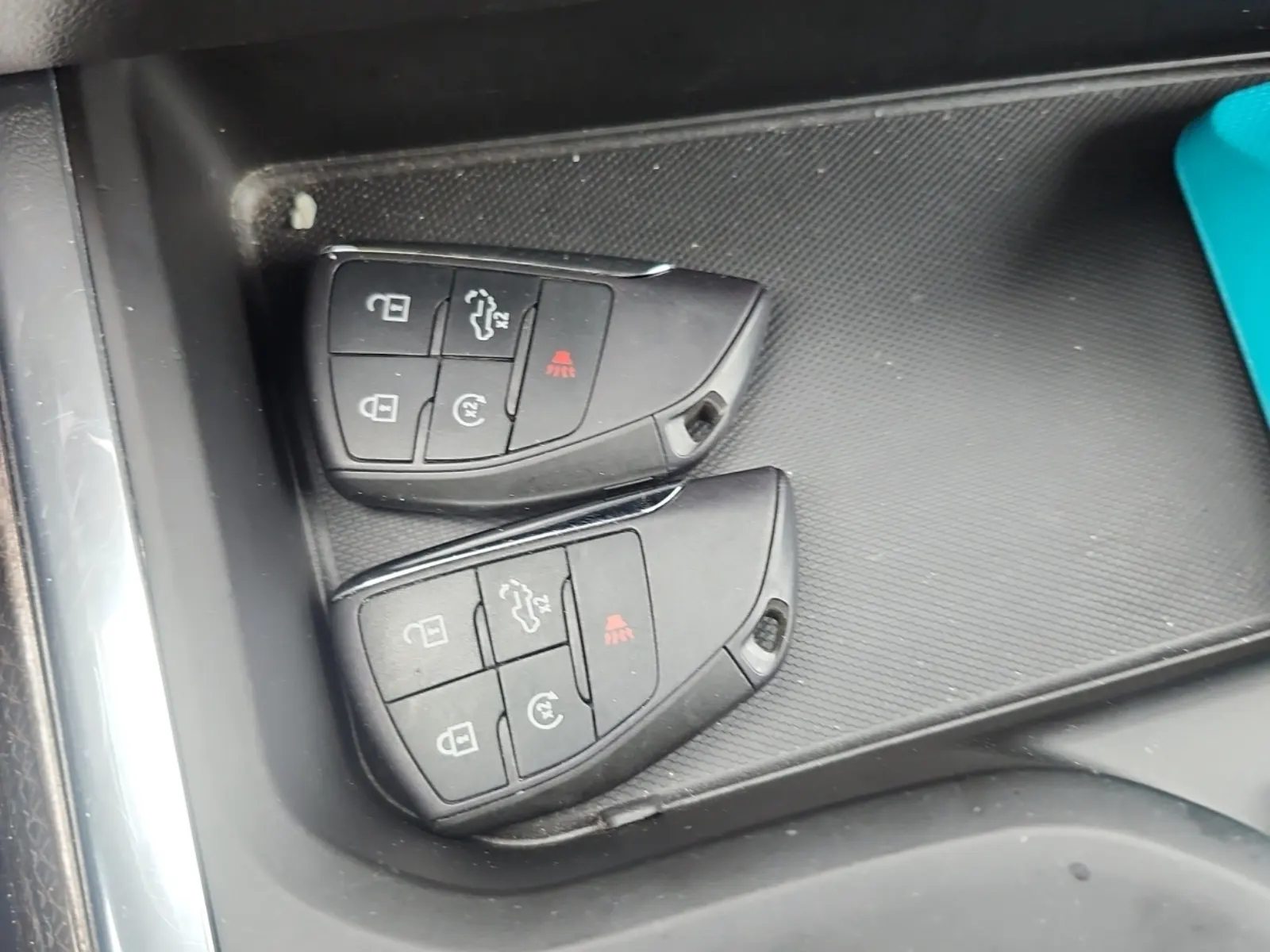 Keys/Fobs/Manual Photo