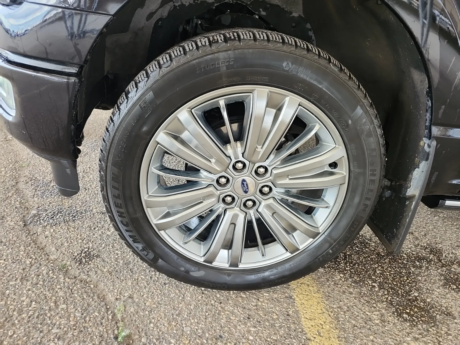 Front driver wheel/tire photo