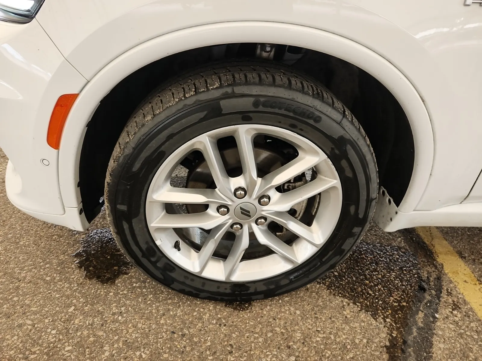 Front driver wheel/tire photo