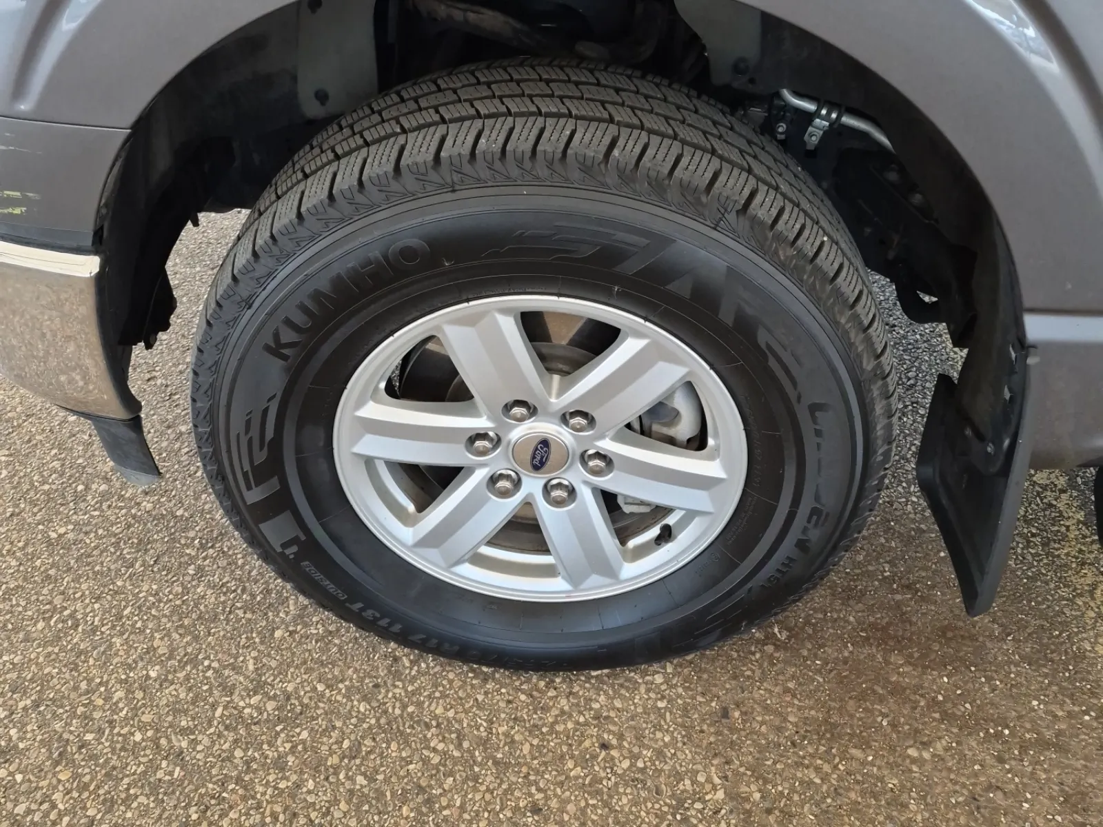 Front driver wheel/tire photo
