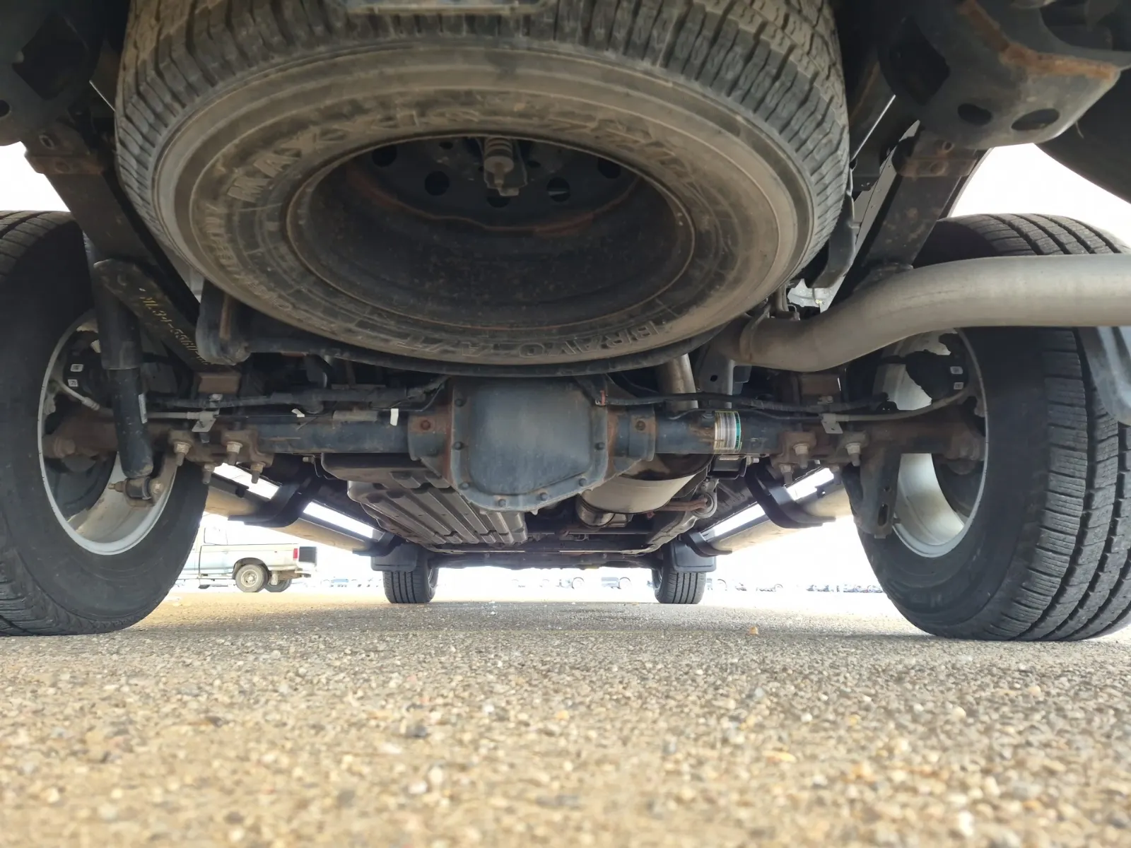 Undercarriage - Rear Photo
