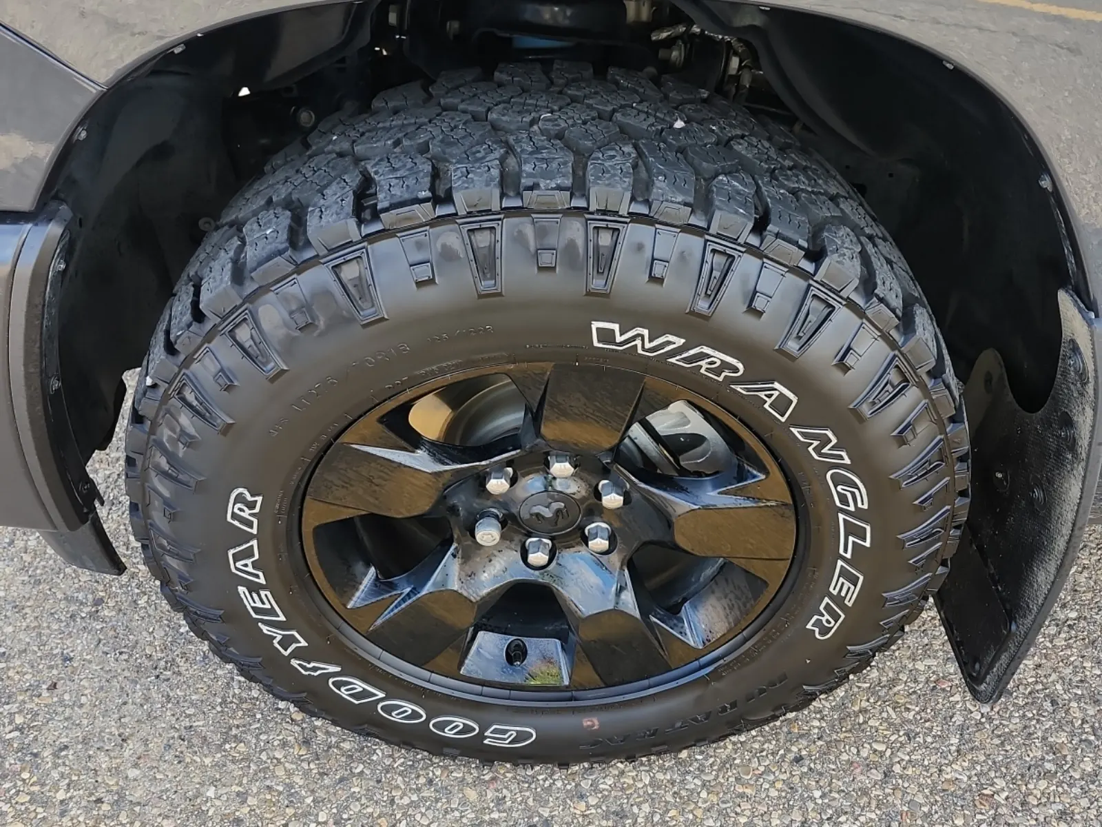 Front driver wheel/tire photo