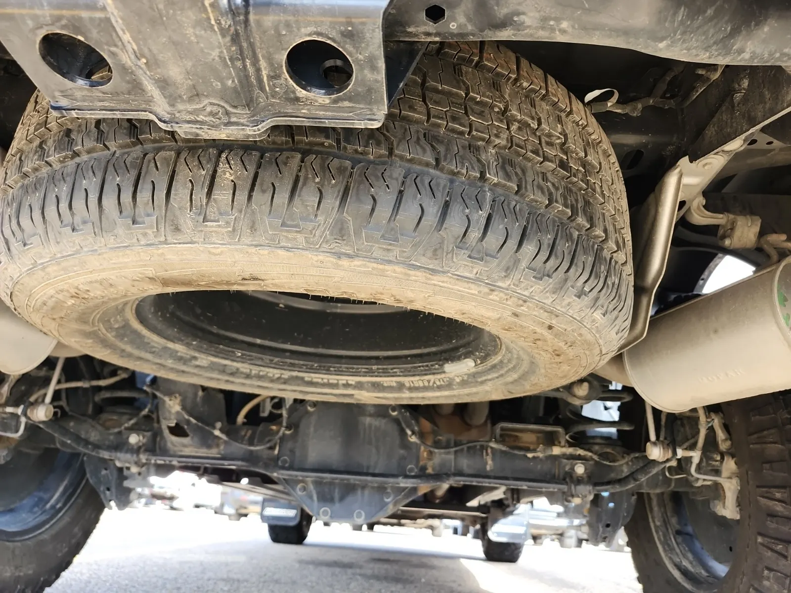 Undercarriage - Rear Photo