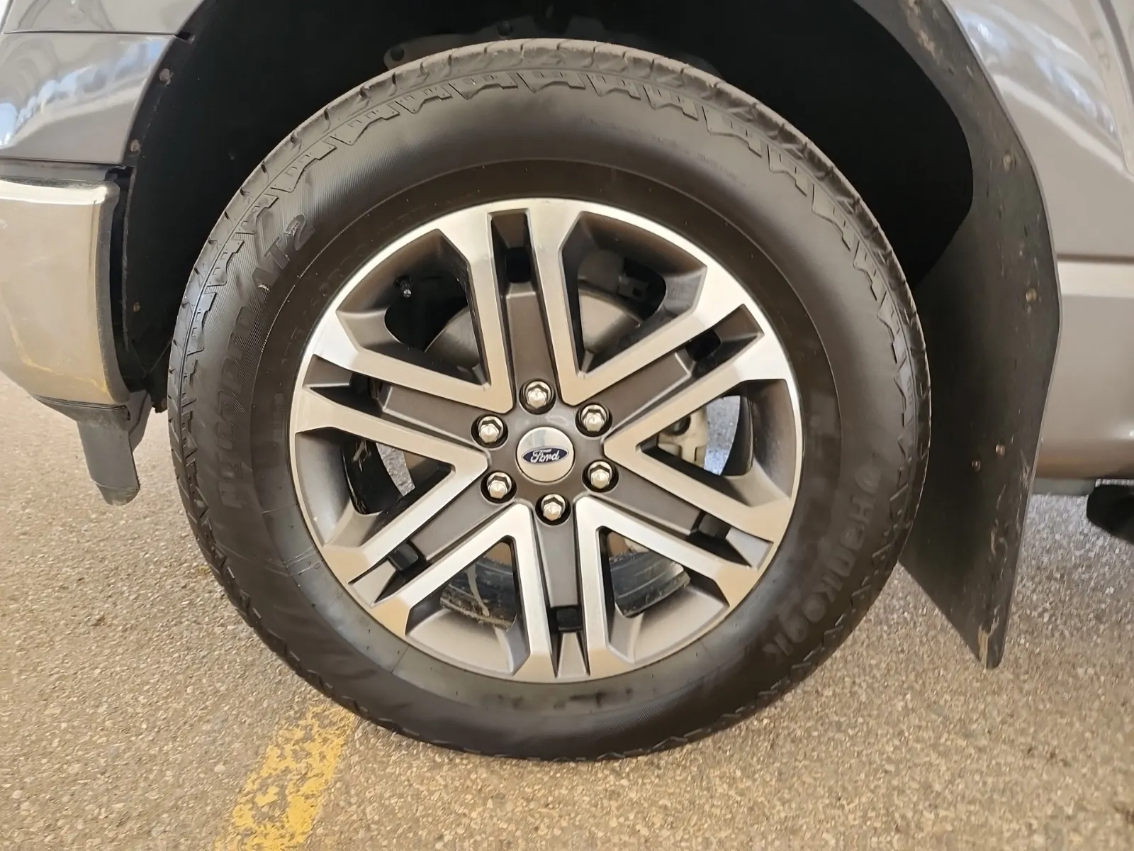 Front driver wheel/tire photo