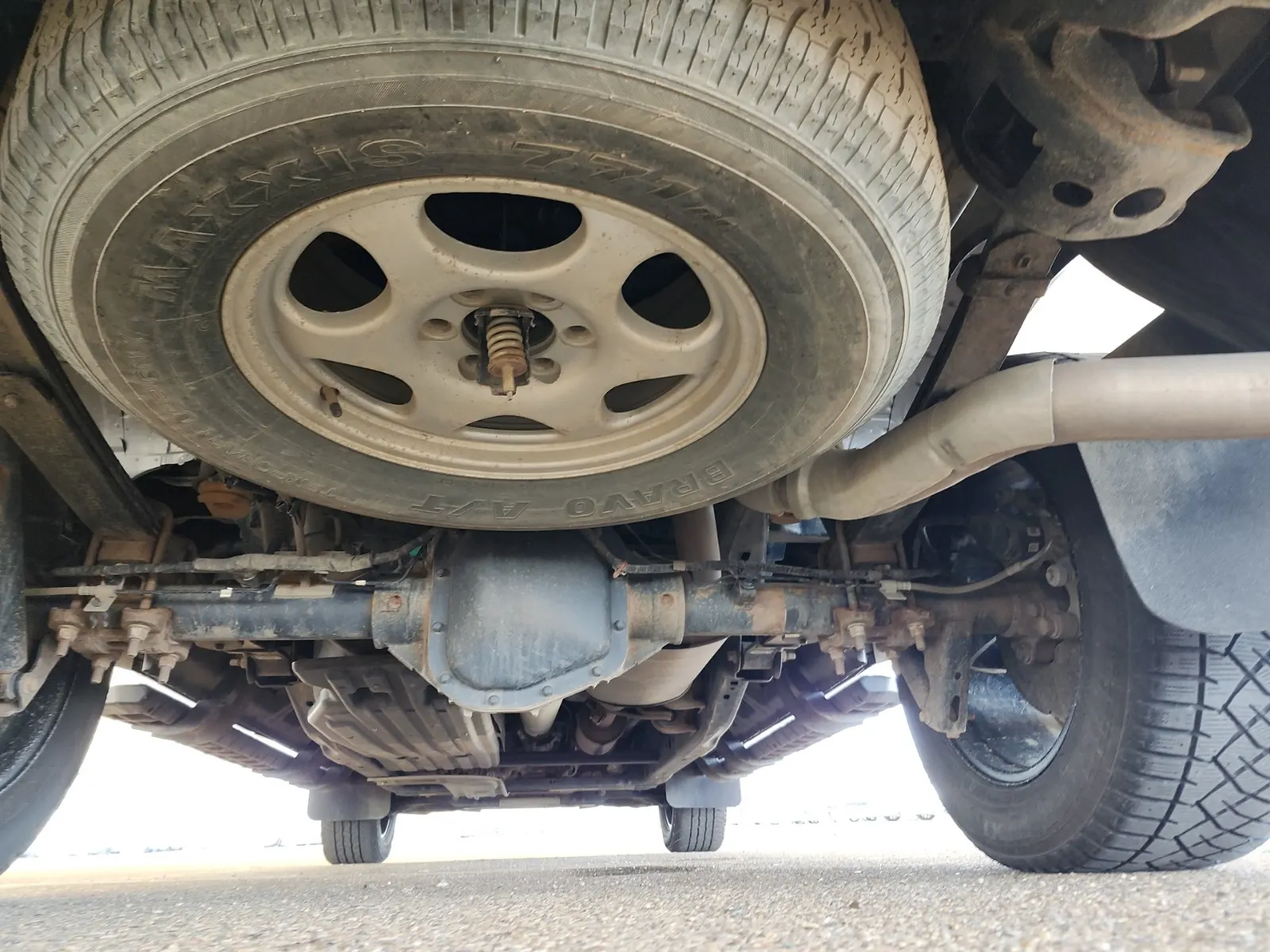 Undercarriage - Rear Photo
