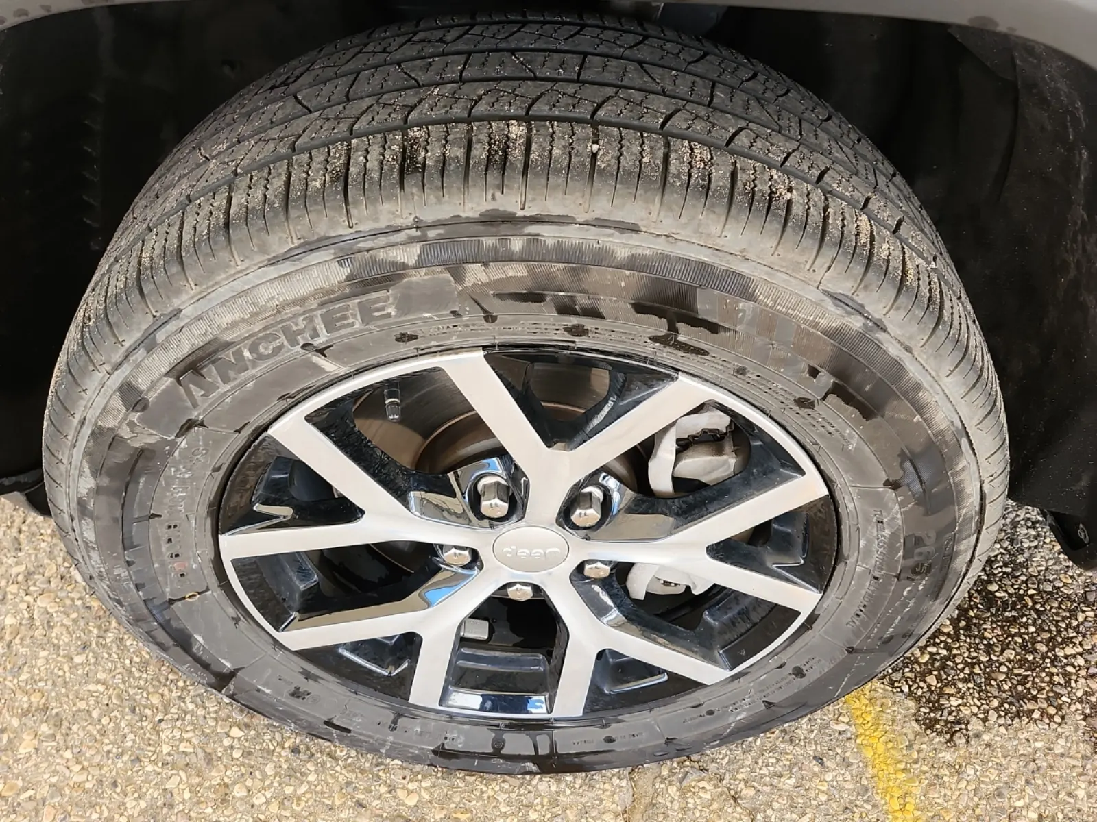 Front driver wheel/tire photo