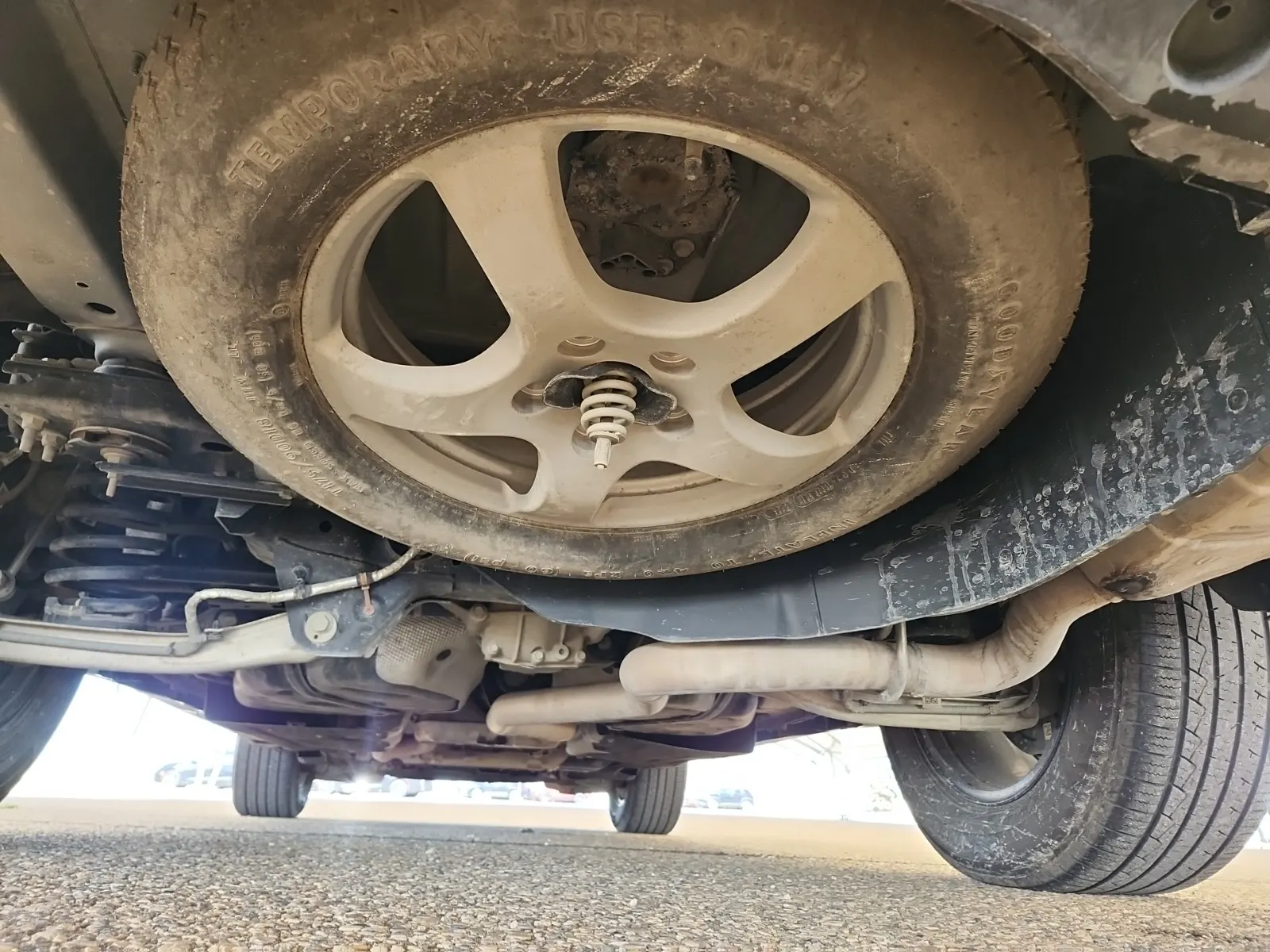 Undercarriage - Rear Photo