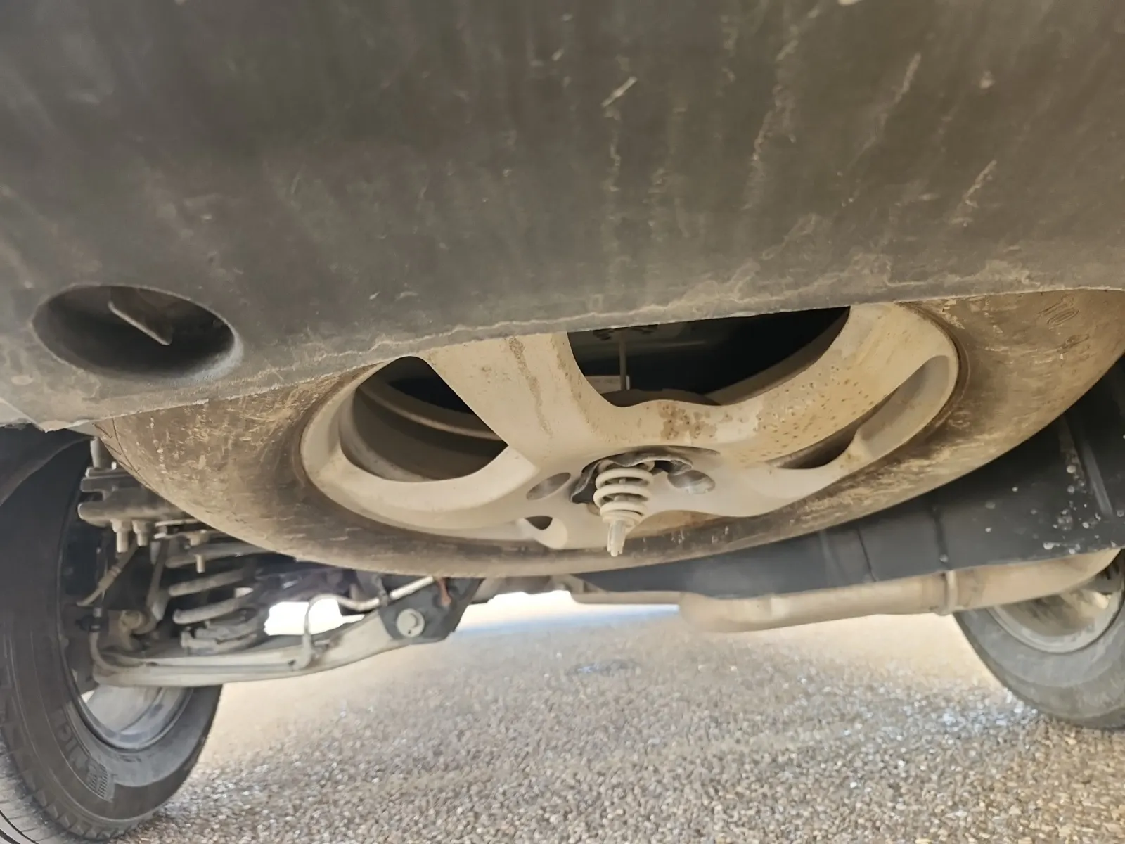Undercarriage - Rear Photo