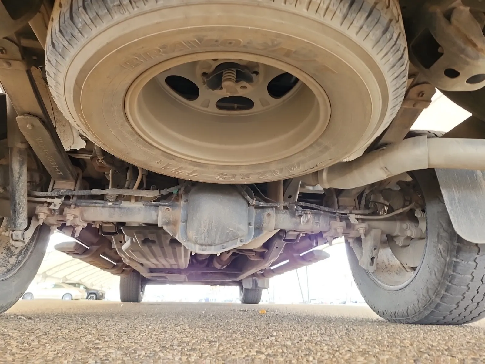 Undercarriage - Rear Photo