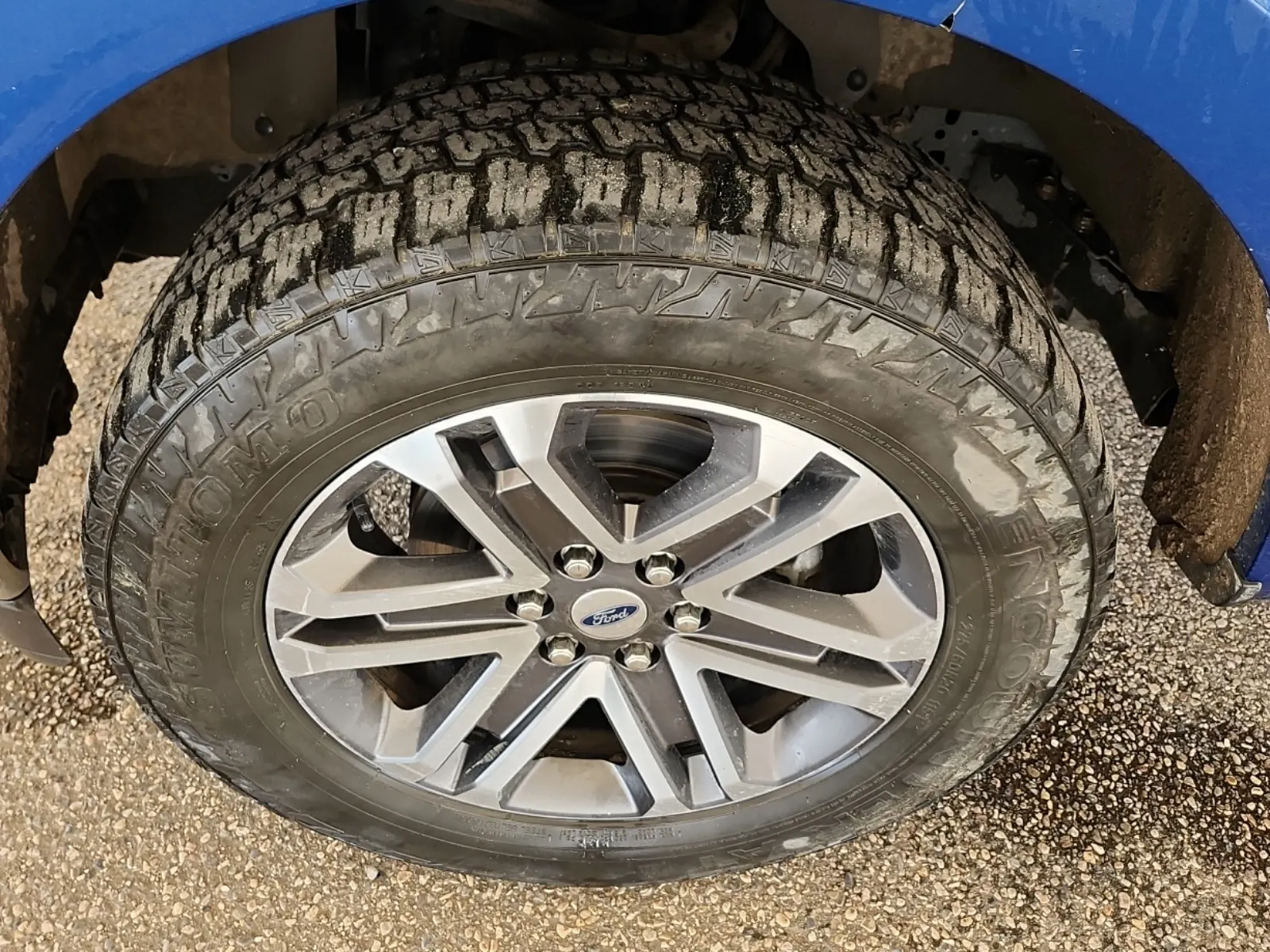 Front driver wheel/tire photo